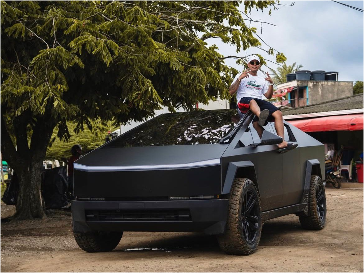‘Influencer’ que rifaba carros fue capturado en Necoclí; incautaron armas y efectivo