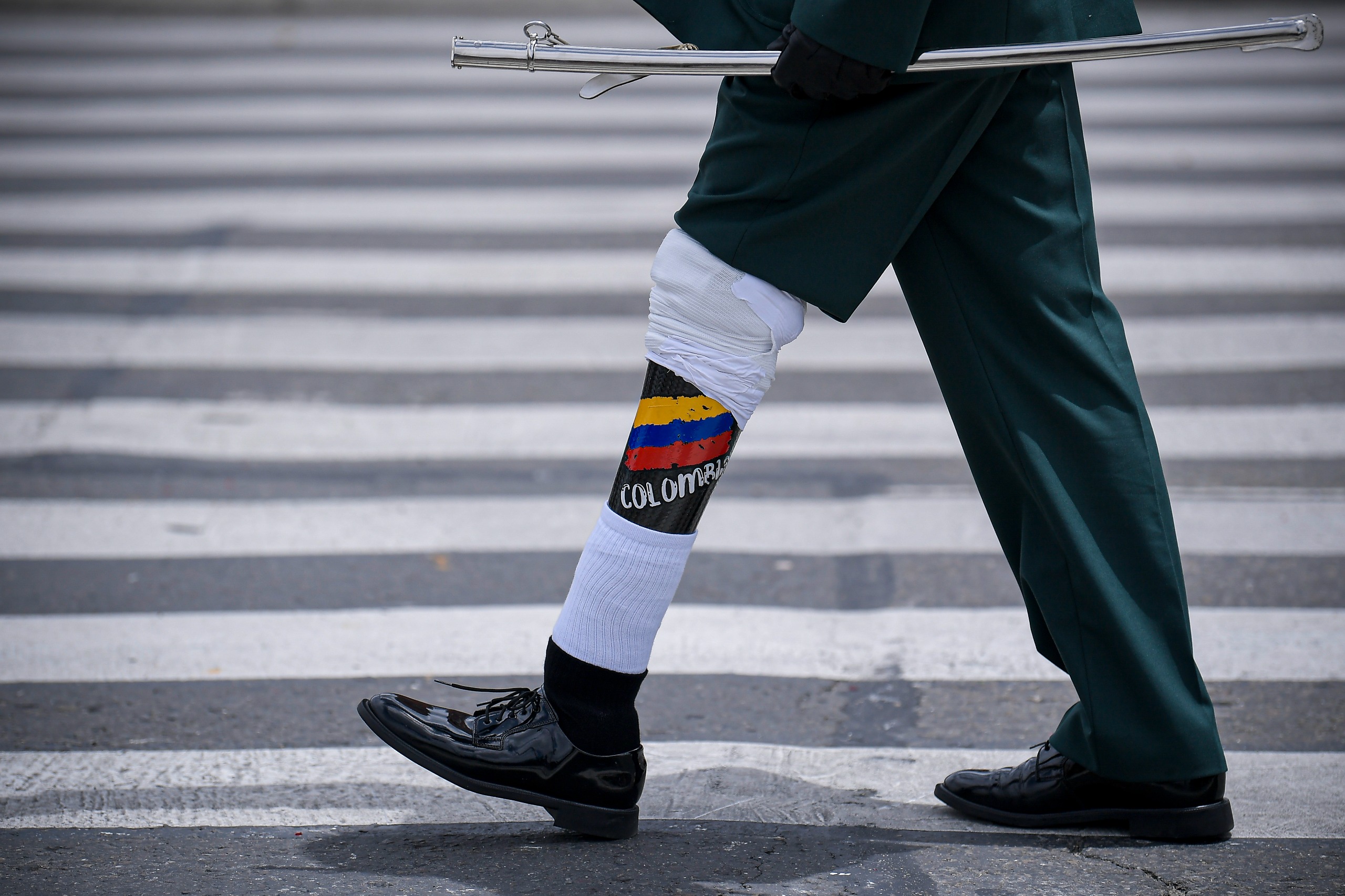 Miles de ciudadanos se congregaron la tarde del domingo a lo largo de la Av. Boyacá para presenciar el tradicional desfile y rendirle homenaje a los miembros de las Fuerzas Militares.