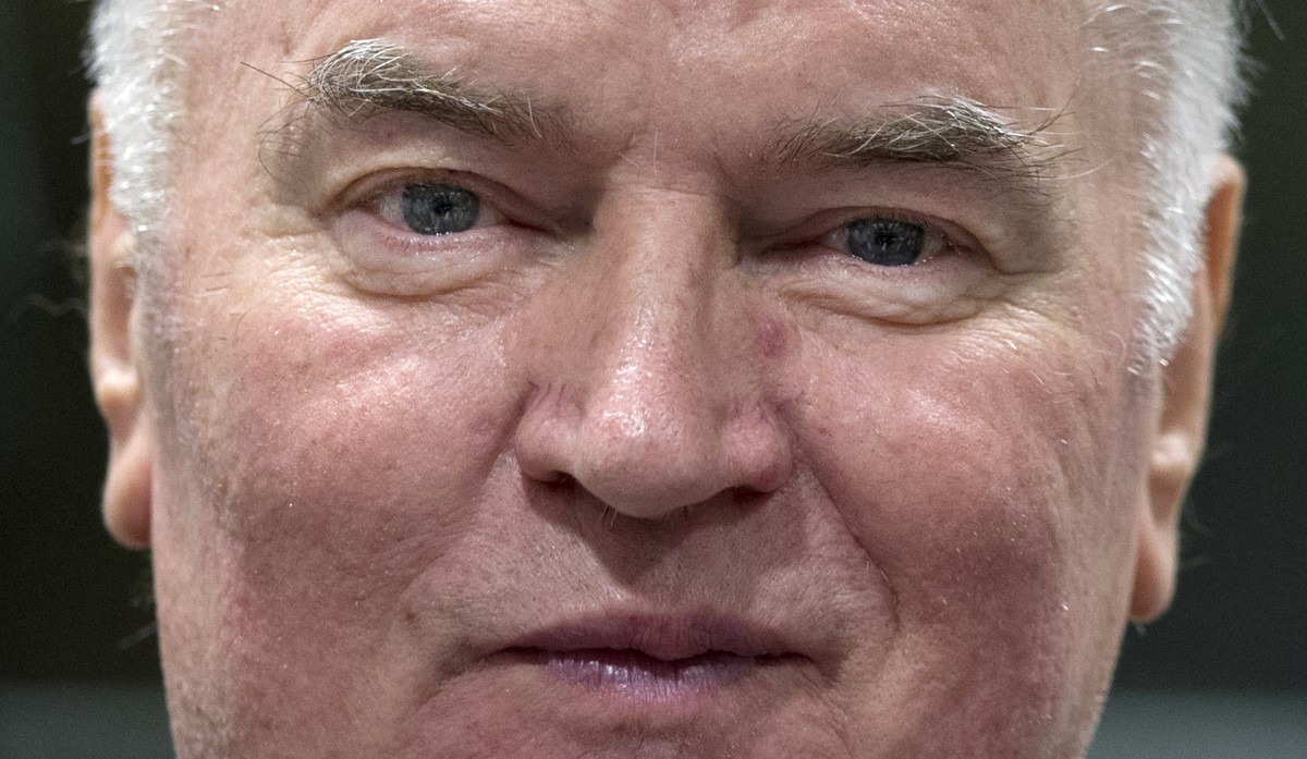 (FILES) Former Bosnian Serb commander Ratko Mladic enters the International Criminal Tribunal for the former Yugoslavia (ICTY), on November 22, 2017, to hear the verdict in his genocide trial.