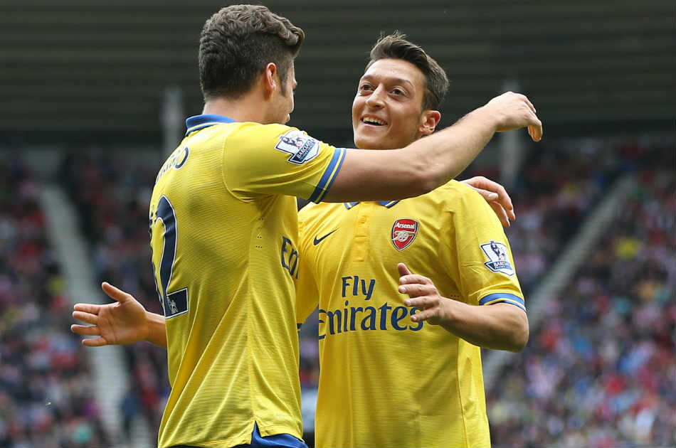 Özil guió al Arsenal en la victoria ante Sunderland