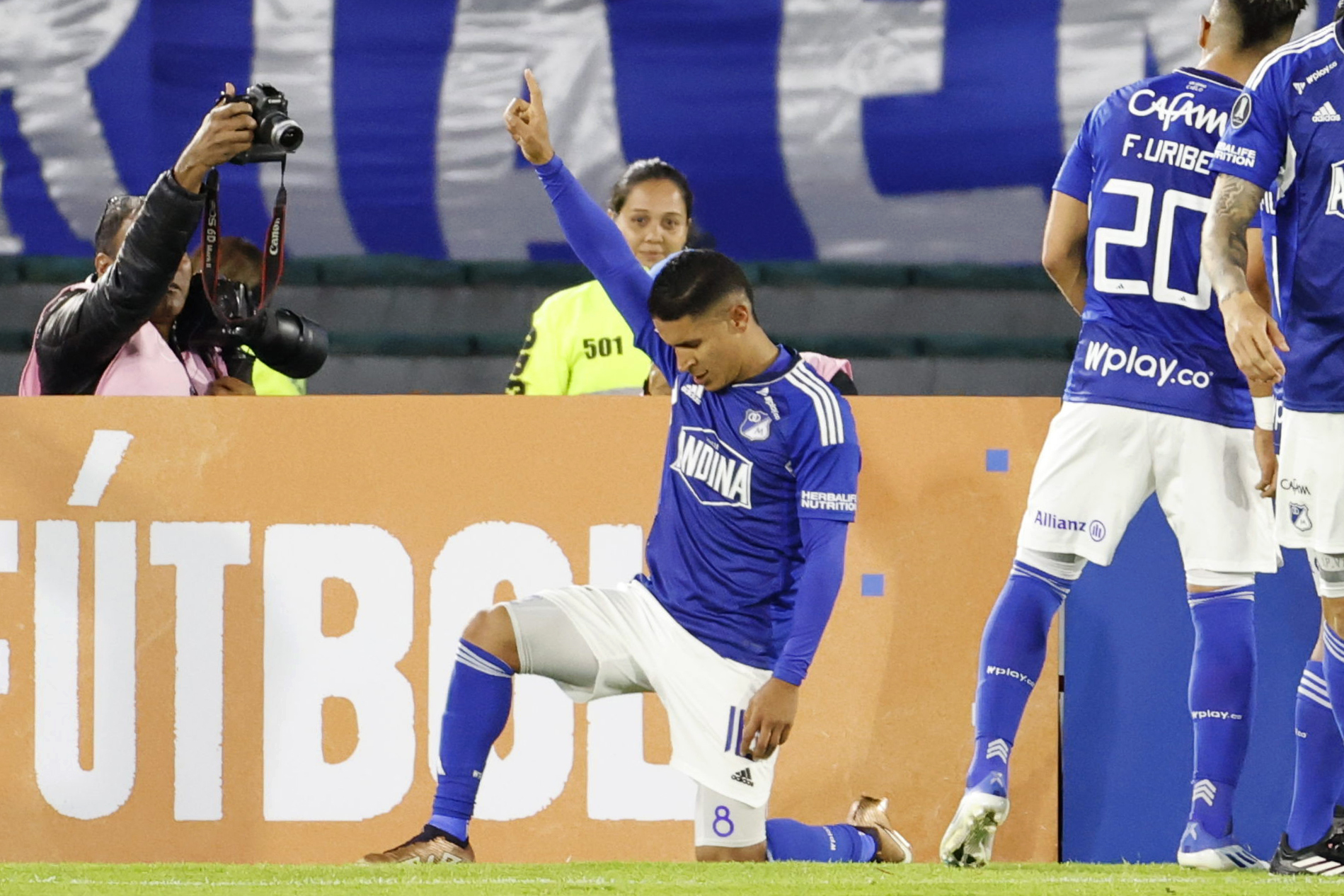 Daniel Cataño seguirá de azul: renovó su contrato con Millonarios