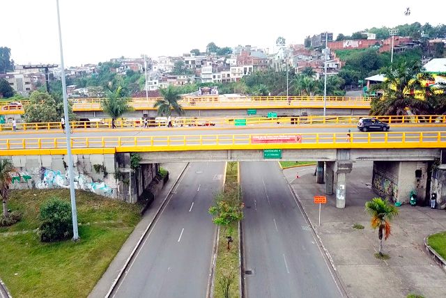 Habitante de calle tuvo bebé debajo de un puente de Armenia