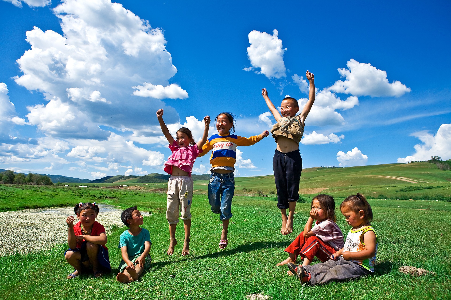 Niños y niñas que viven cerca de espacios verdes “tienen huesos más fuertes”