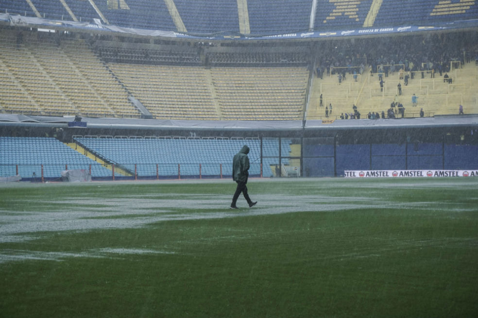 El partido entre Boca y River fue aplazado por el mal clima