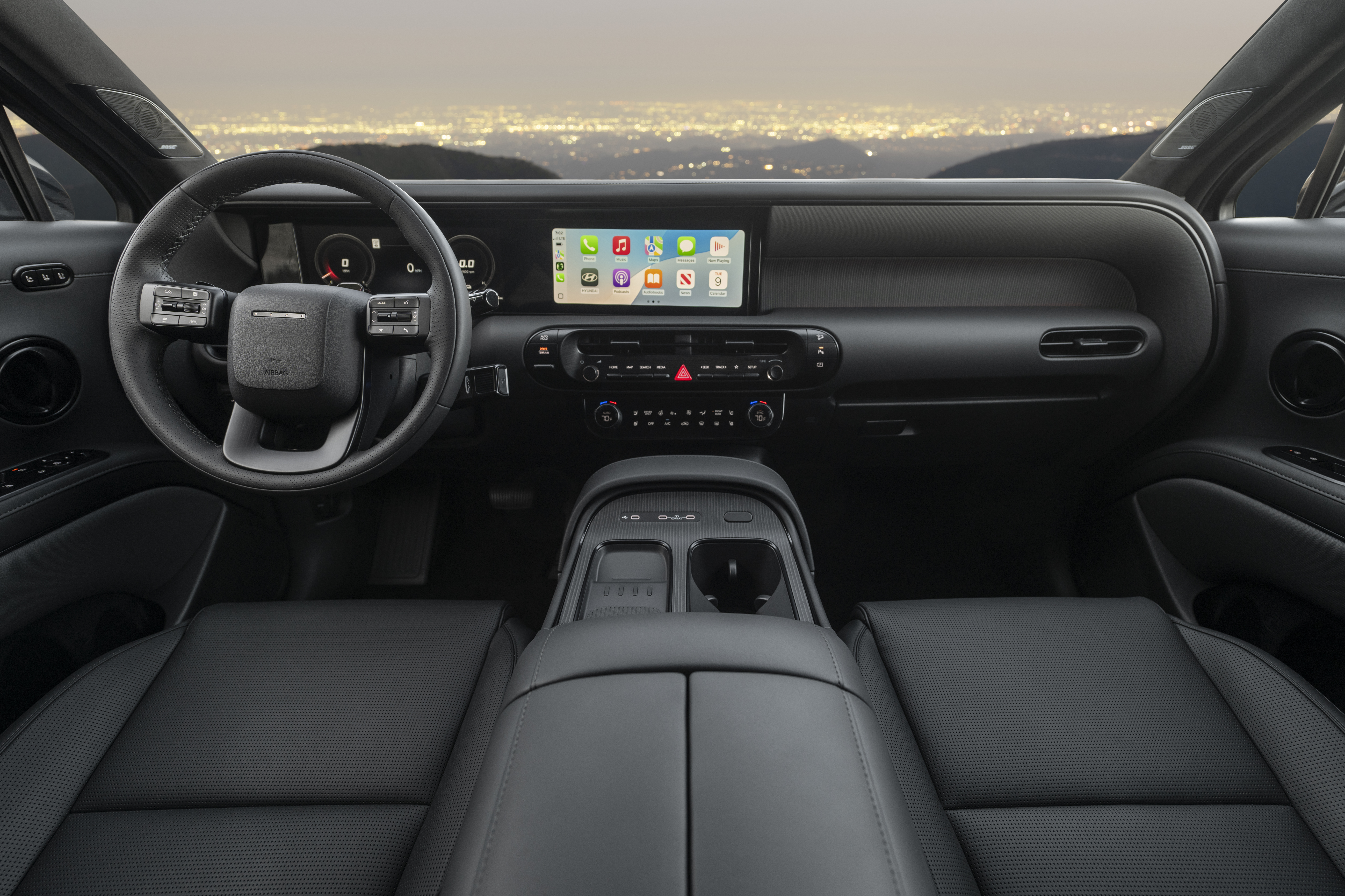 El SUV también fortalece su apuesta tecnológica con un sensor de huella dactilar que permite identificar al conductor y cargar automáticamente su perfil de configuración.