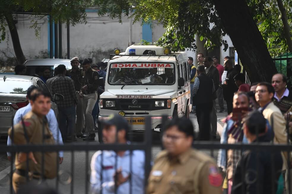 Cerca de 43 muertos en un incendio de una fábrica en Nueva Delhi