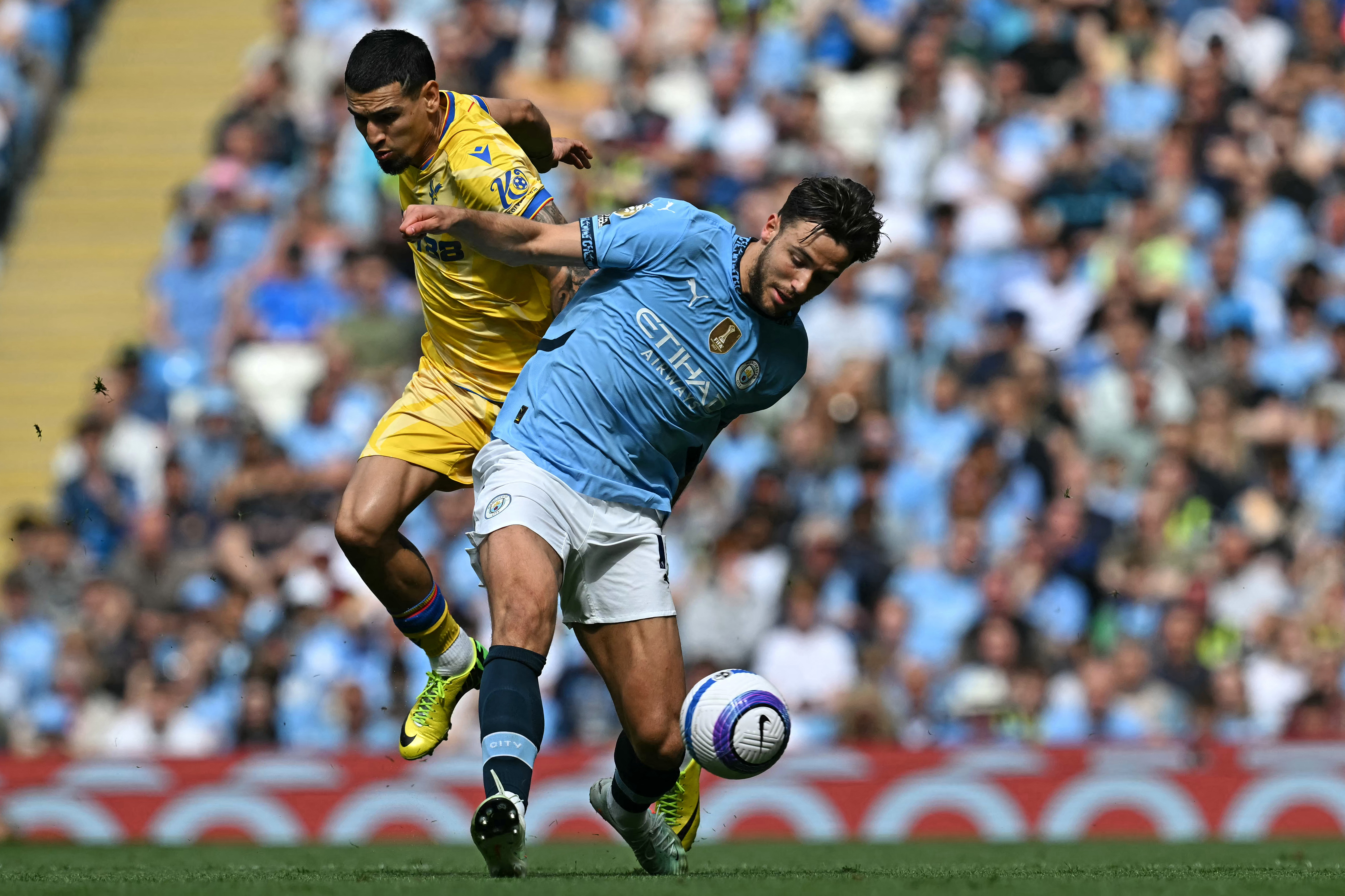 Manchester City goleó al Crystal Palace de Daniel Muñoz y Jefferson Lerma