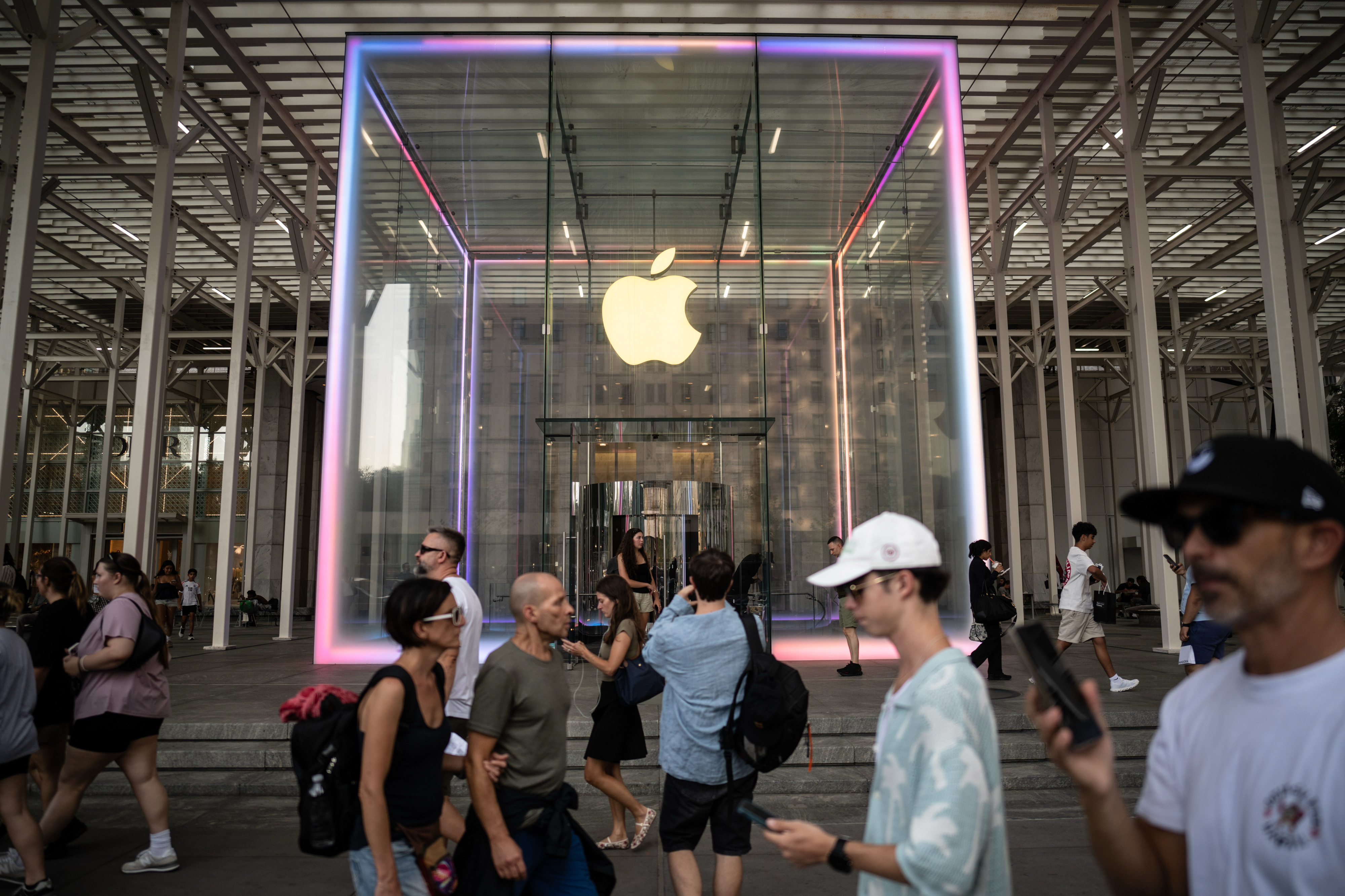 Compras anticipadas salvan el trimestre de Apple ante presión arancelaria