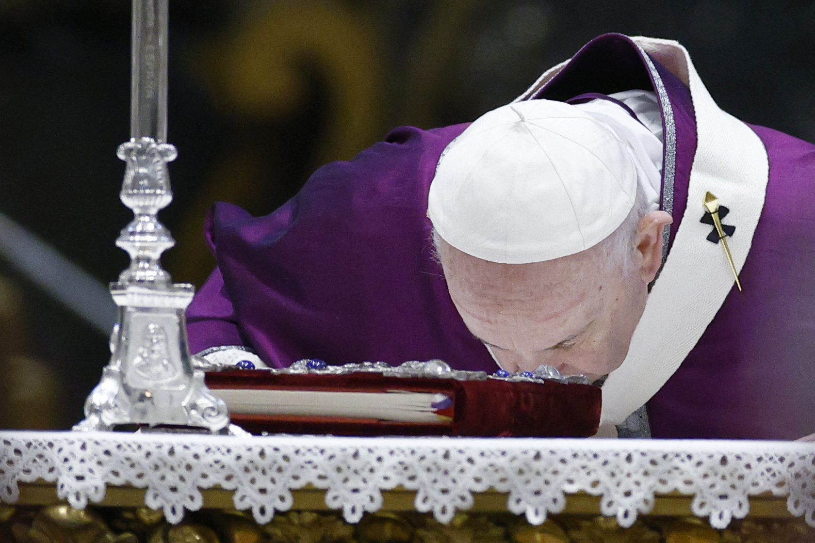 También observó que “la cuaresma no es una recolección de pequeños sacrificios, si no es discernir hacia dónde está orientado el corazón. Preguntémonos: ¿Hacia dónde me lleva el navegador de mi vida, hacia Dios o hacia mi yo?”.