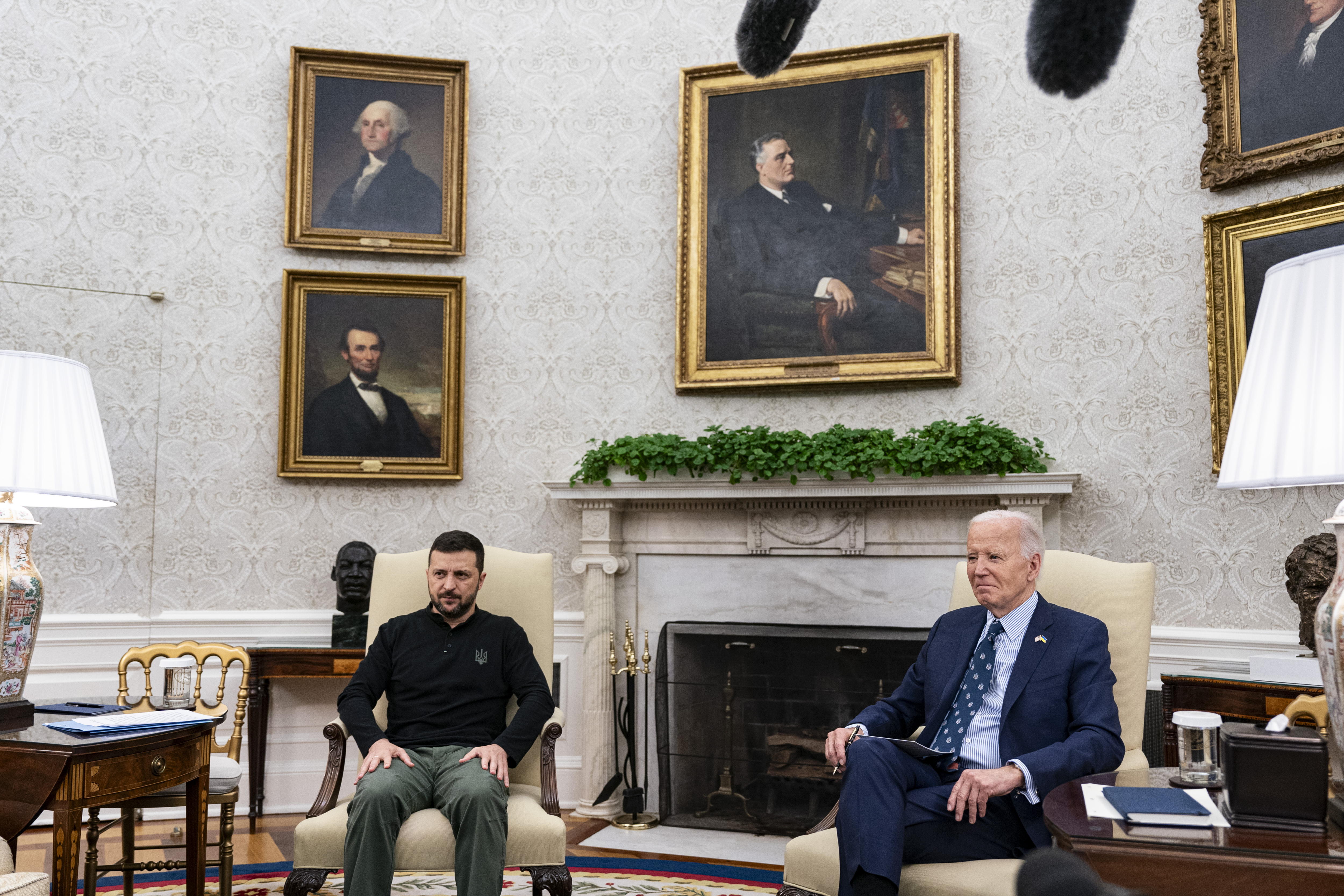 La promesa de Biden a Zelenski en Washington: “Rusia no ganará, Ucrania ganará”
