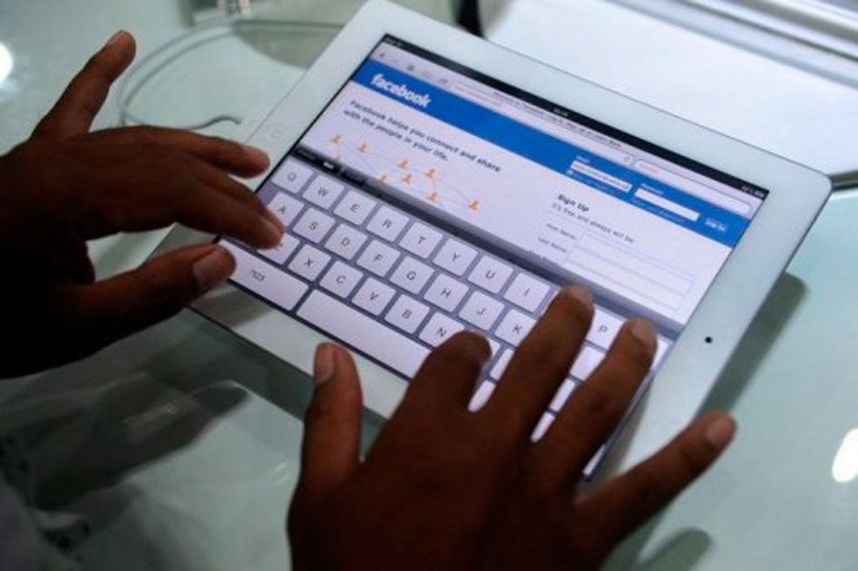 Gracias a cadena de mensajes en Facebook, pareja recuperó furgoneta robada