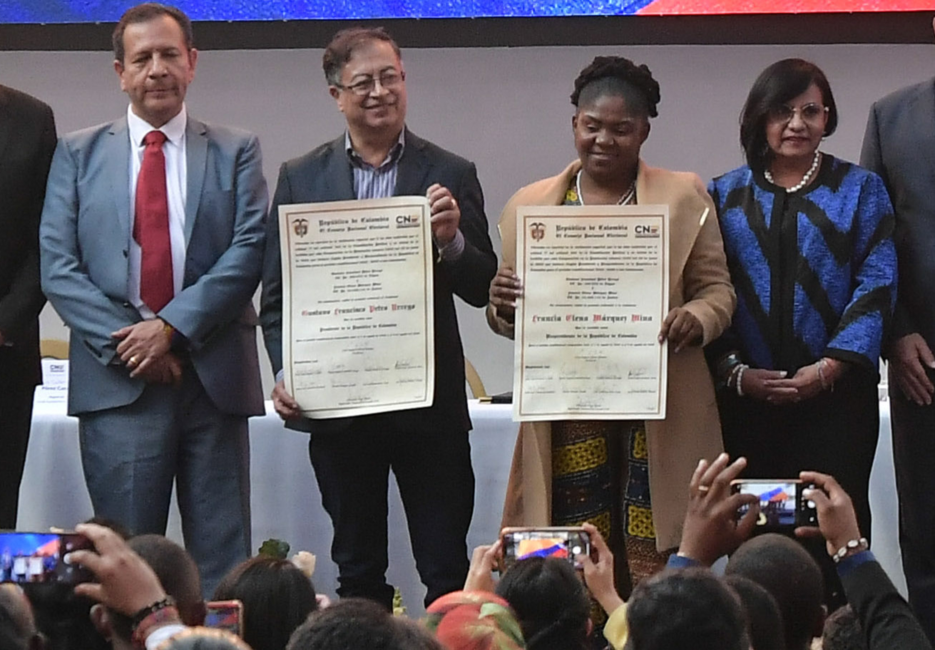 Gustavo Petro y Francia Márquez: declarados oficialmente presidente y vicepresidenta