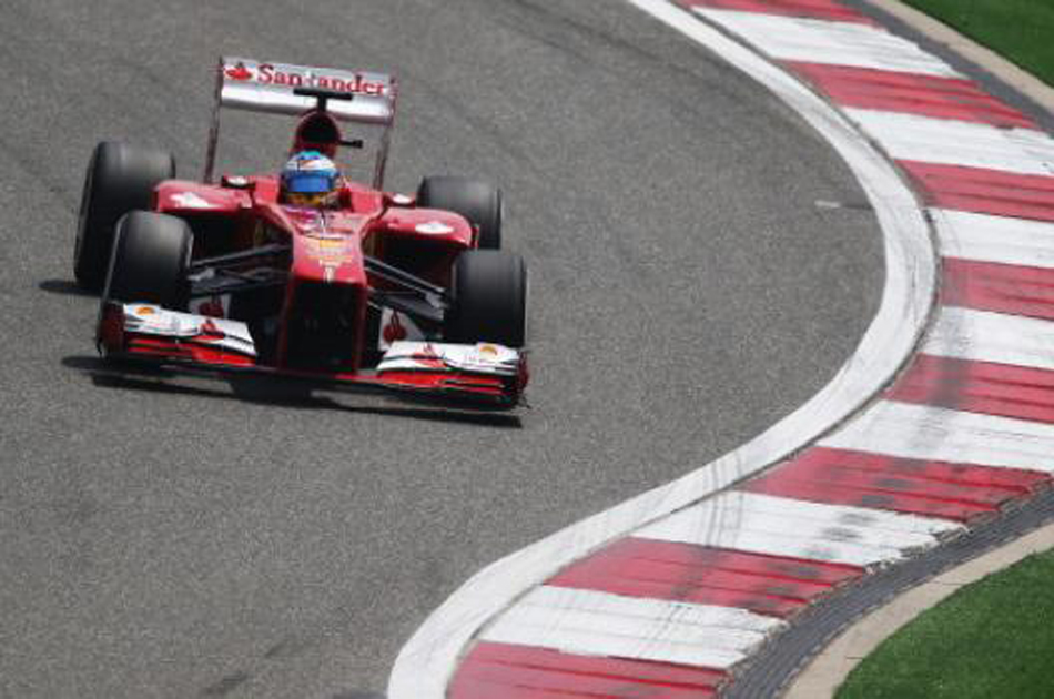Fernando Alonso busca prolongar su racha en Baréin
