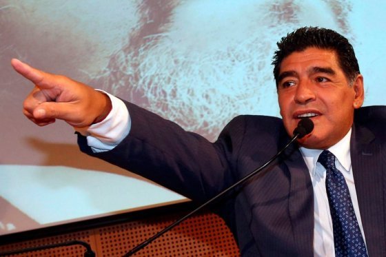 Bianchi debe dar un paso al costado: Maradona