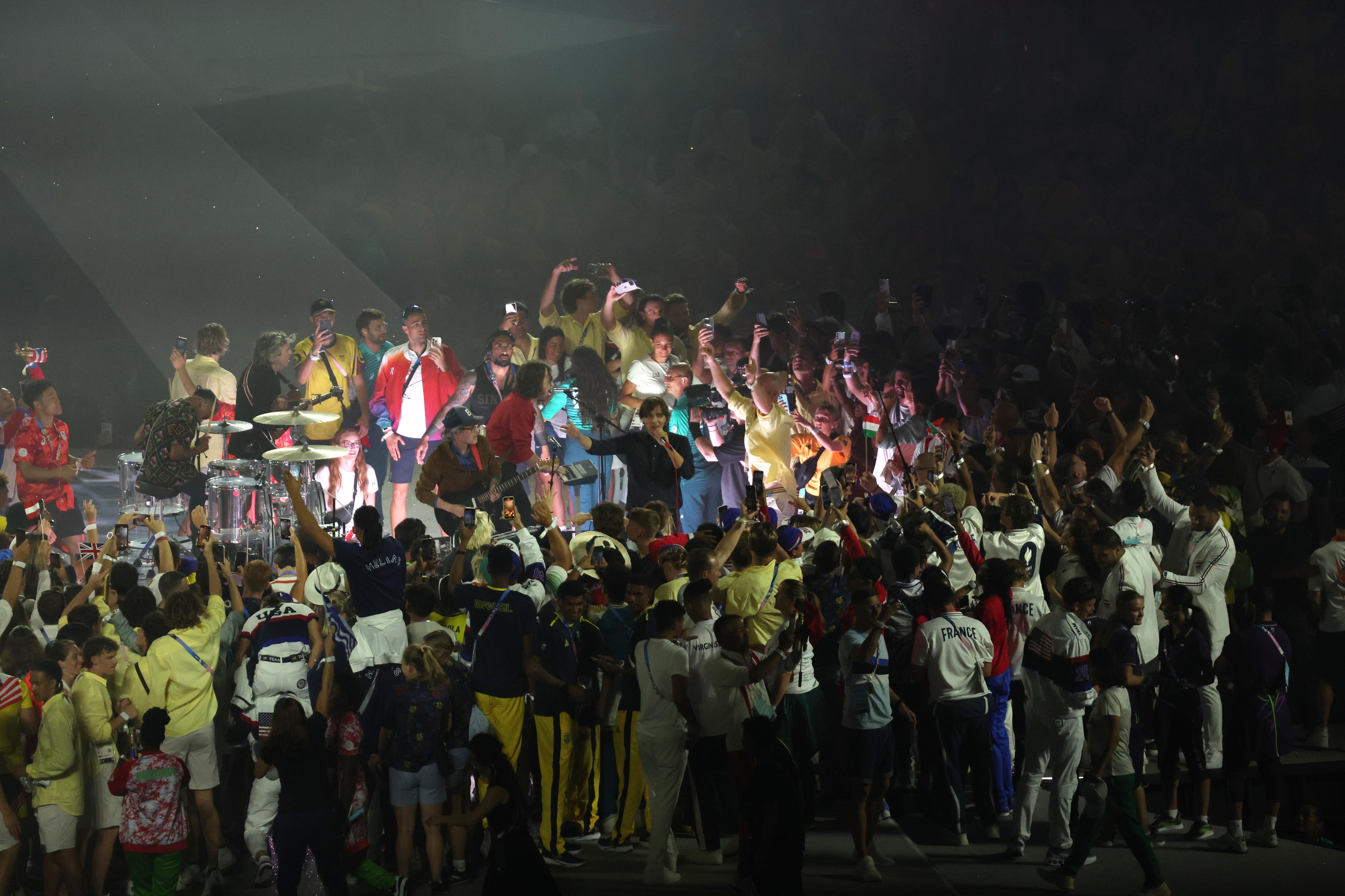 Paris (France), 11/08/2024.- French band Phoenix performs during the Closing Ceremony of the Paris 2024 Olympic Games at the Stade de France Stadium in Paris, France, 11 August 2024. (Francia, Fénix) EFE/EPA/RITCHIE B. TONGO