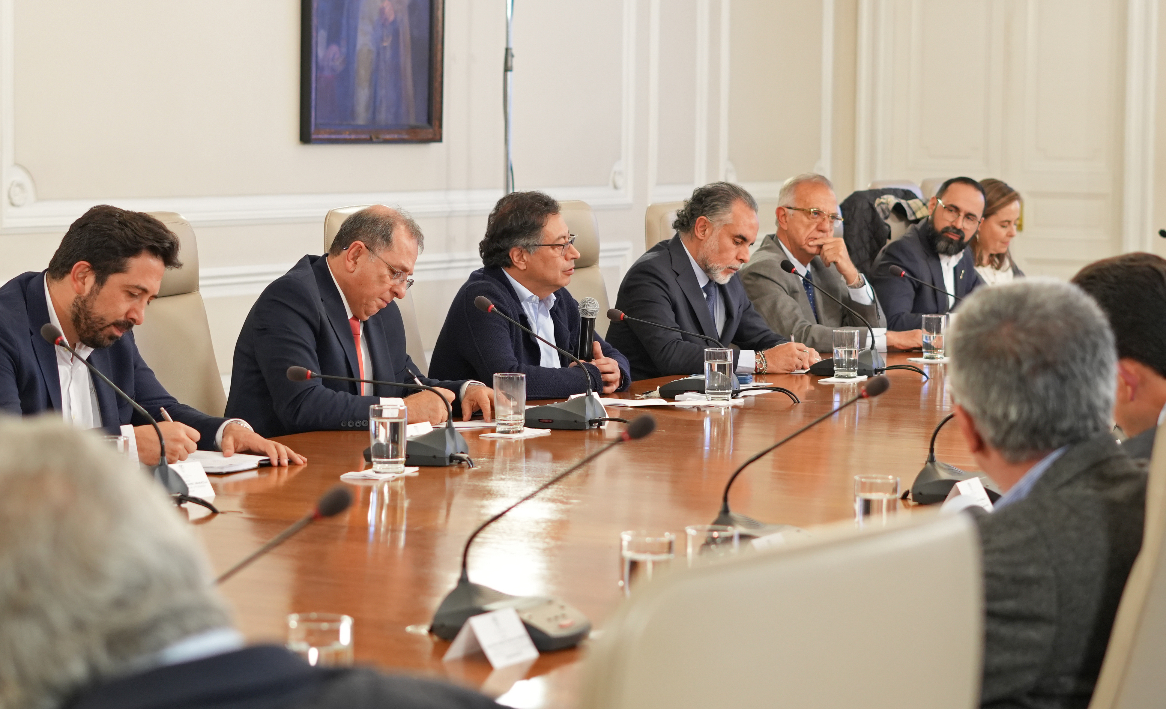Voces para navegar la crisis política del gobierno Petro y no naufragar