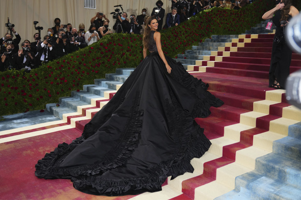 Los mejores vestidos de la MET Gala 2022 y otros datos relevantes