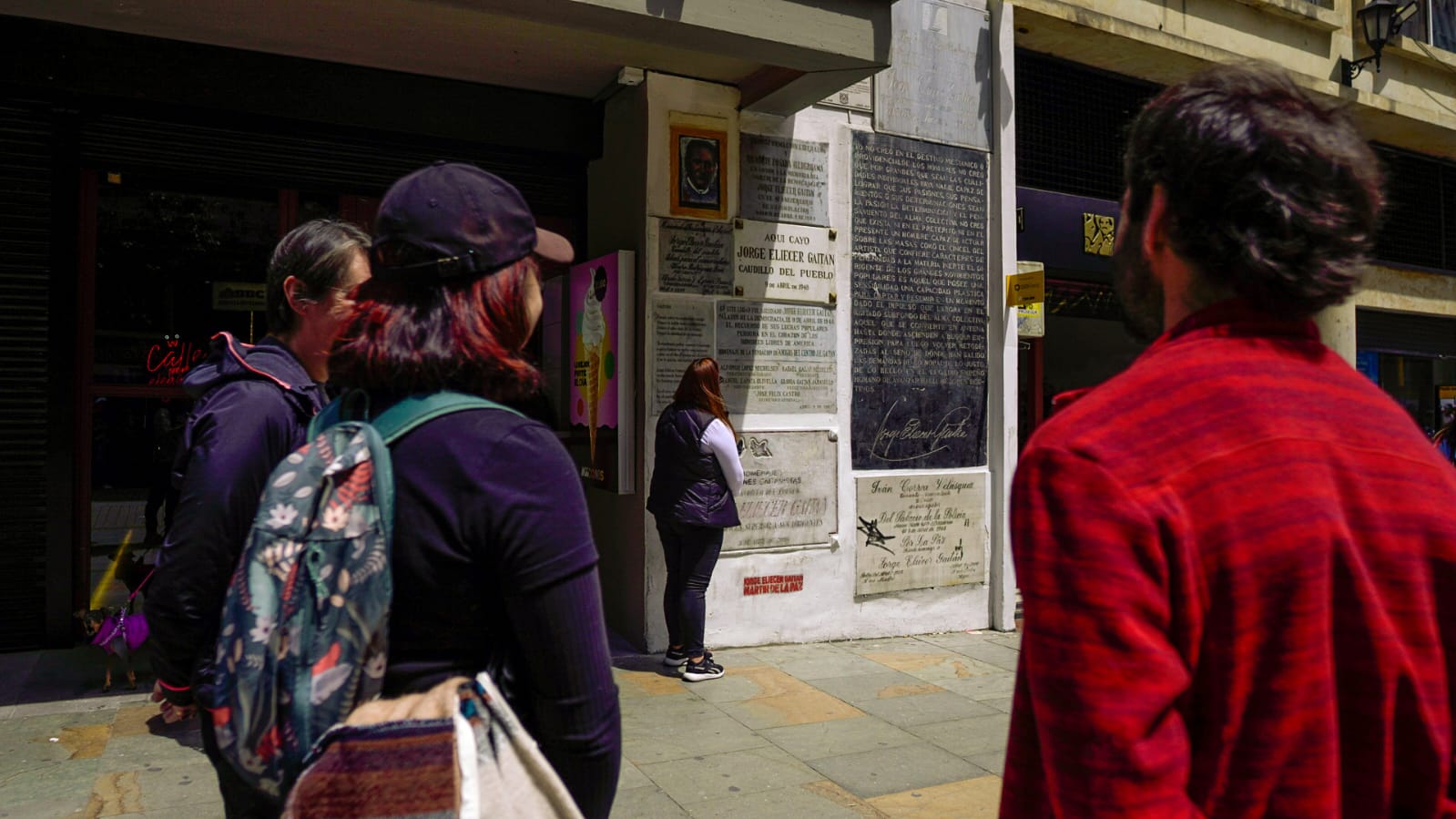El recorrido se inicia con una reconstrucción de la ciudad que existía el 9 de abril de 1948, y luego toca temas como el Frente Nacional, el nacimiento de las guerrillas y el rol del Estado en el nacimiento del paramilitarismo.