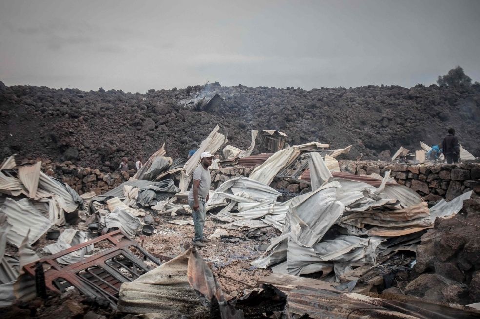 "La lava se detuvo cerca de Buhene, en las afueras de Goma, (...) la ciudad se salvó", comentó el gobernador militar de la región de Kivu del Norte, Constant Ndima.