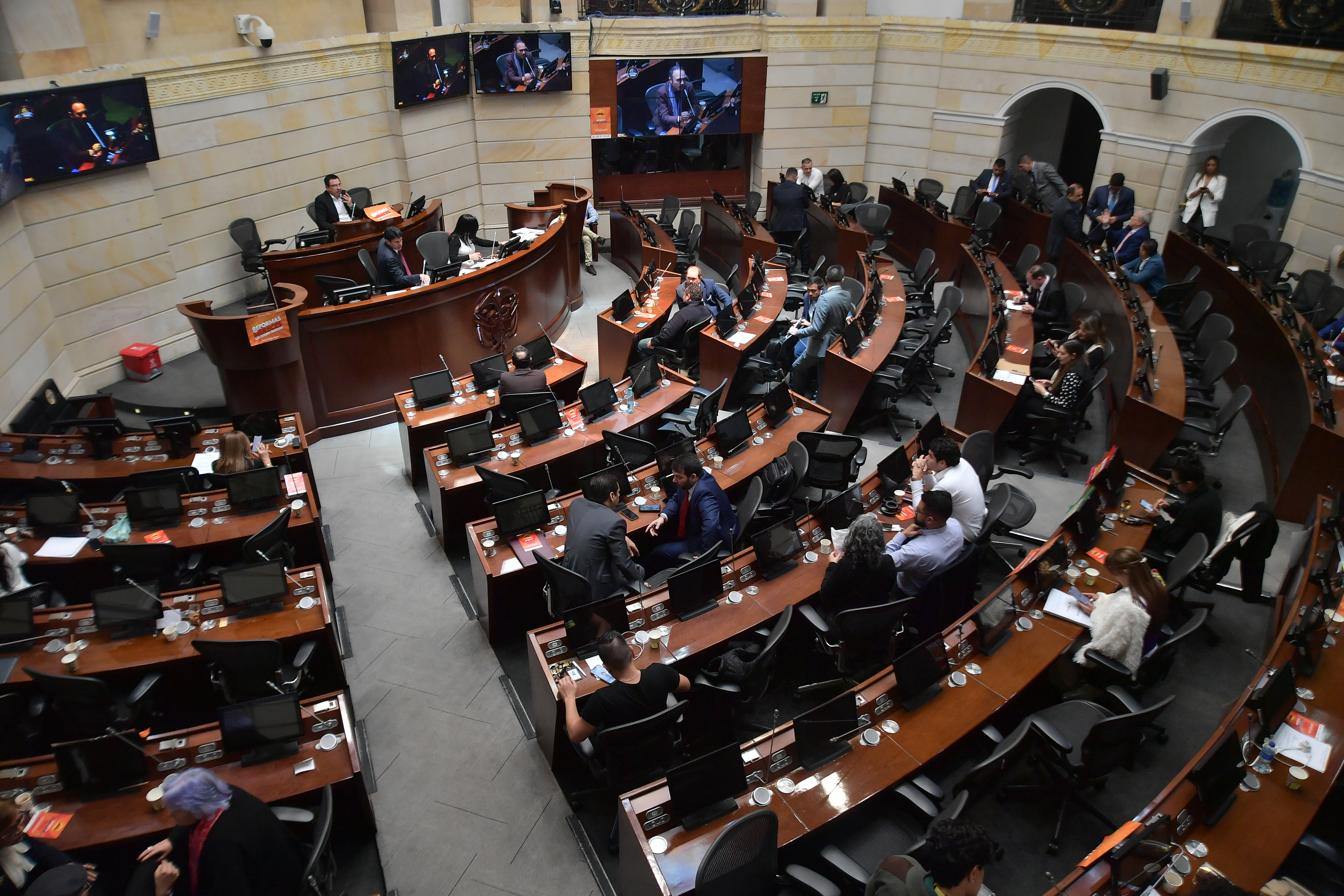 Denuncian presunto caso de corrupción en subcontratación del Canal del Congreso