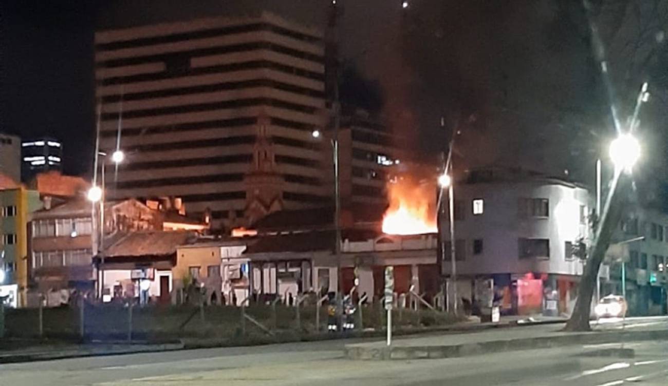 Incendio en un pagadiario del centro de Bogotá deja sin hogar a 100 personas