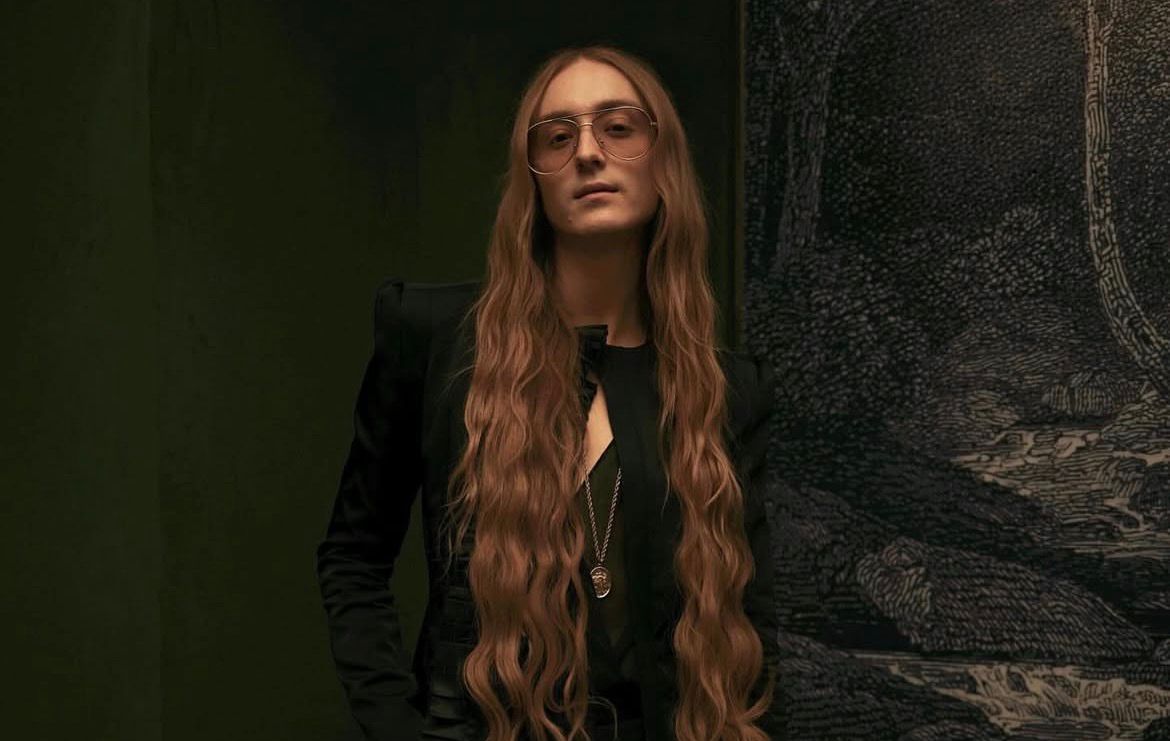 El diseñador británico-estadounidense Harris Reed deja la dirección creativa de Nina Ricci
