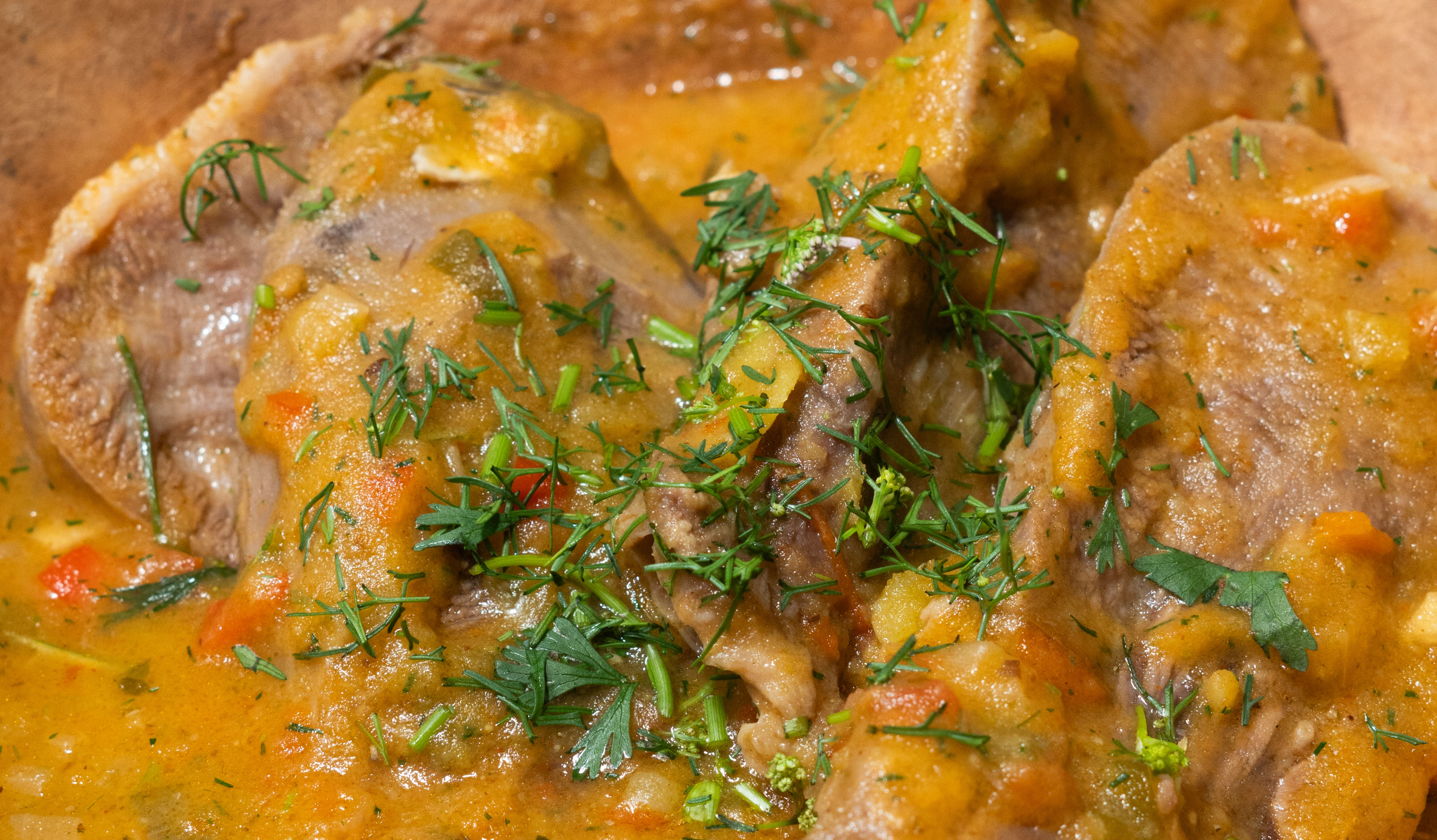 Lengua en salsa