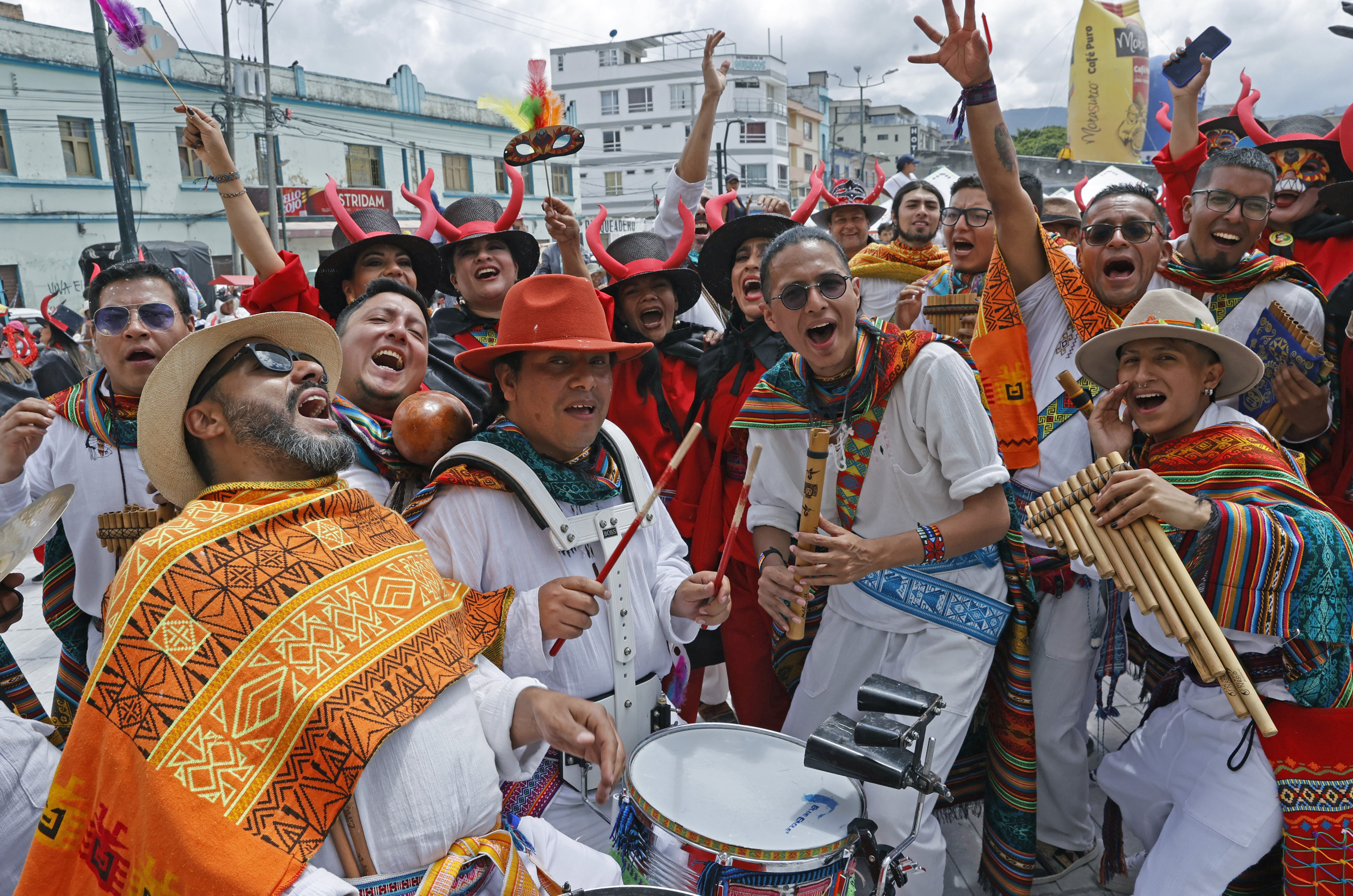 Jóvenes reviven la historia de la Familia Castañeda en el carnaval de Pasto