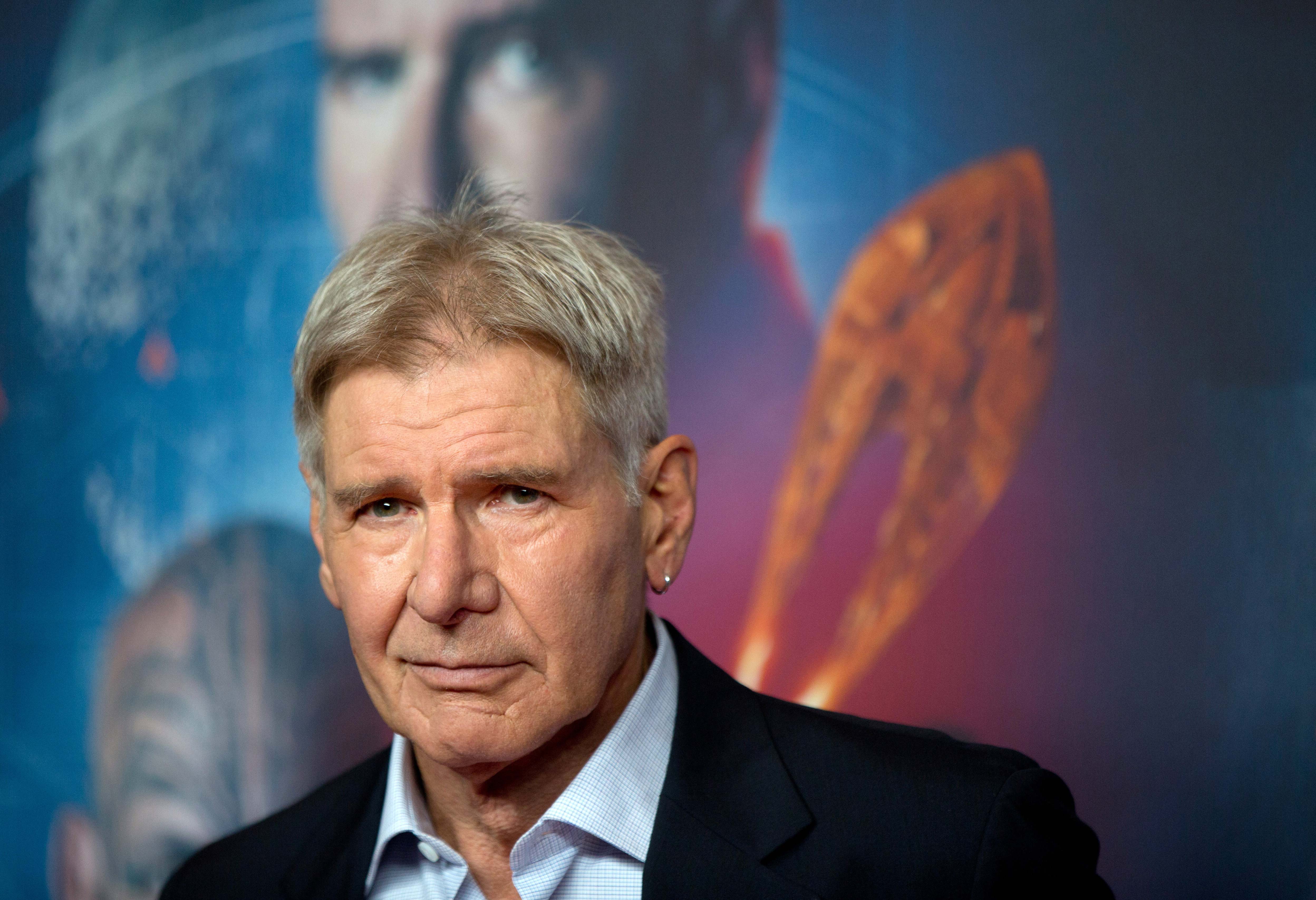 Harrison Ford casi estrella su avioneta con avión de American Airlines