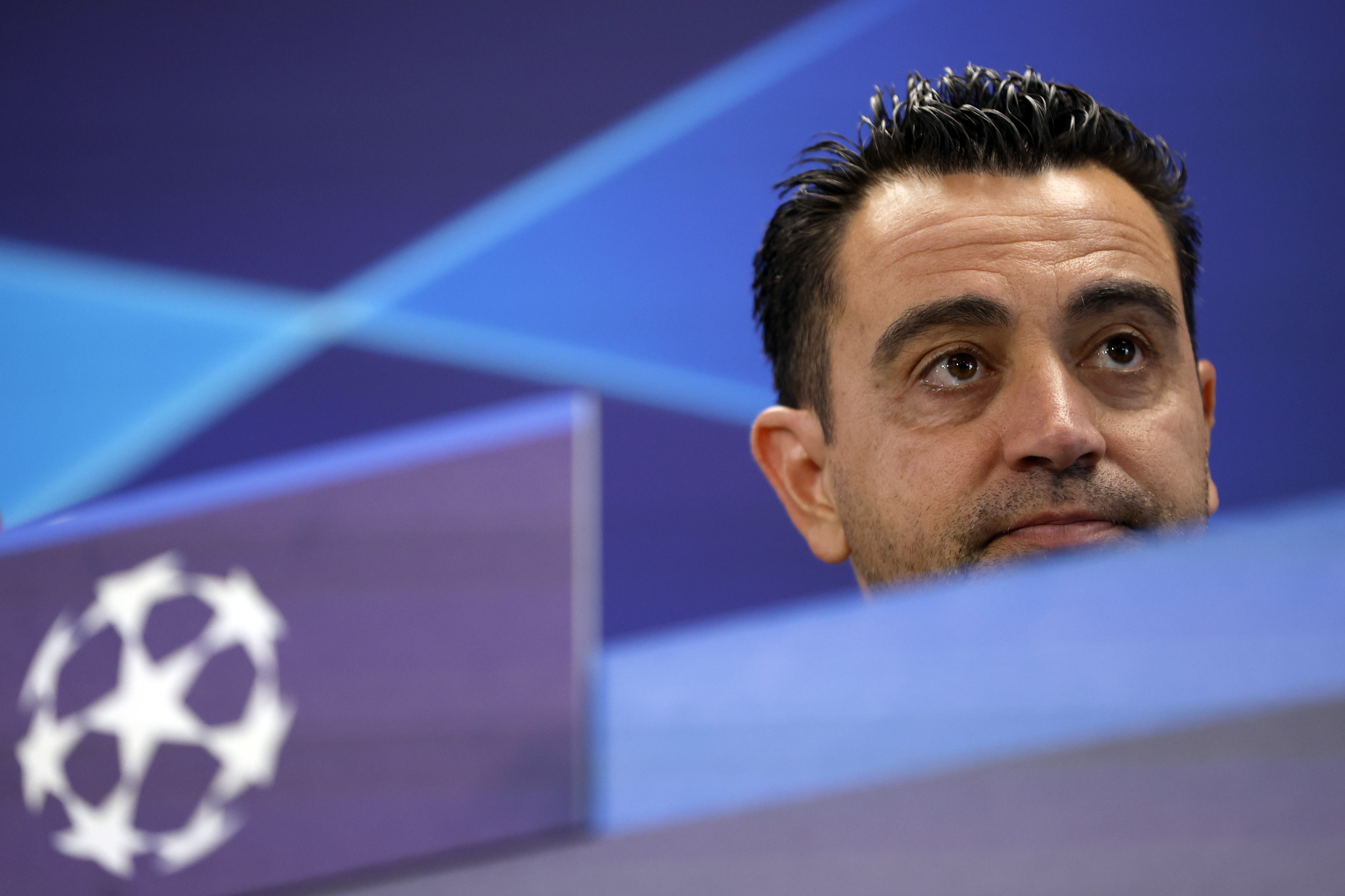 GRAFCAT2842. SANT JOAN DESPÍ (BARCELONA) (ESPAÑA), 15/04/2024.-El técnico del FC Barcelona, Xavi Hernández, durante la rueda de prensa que ha ofrecido tras el entrenamiento que ha realizado la plantilla barcelonista en la Ciudad Deportiva Joan Gamper para preparar el partido de vuelta de los cuartos de final de la Liga de Campeones que disputarán mañana en el Estadio Olímpico Lluís Companys ante el Paris Saint-Germain.EFE/ Alberto Estévez