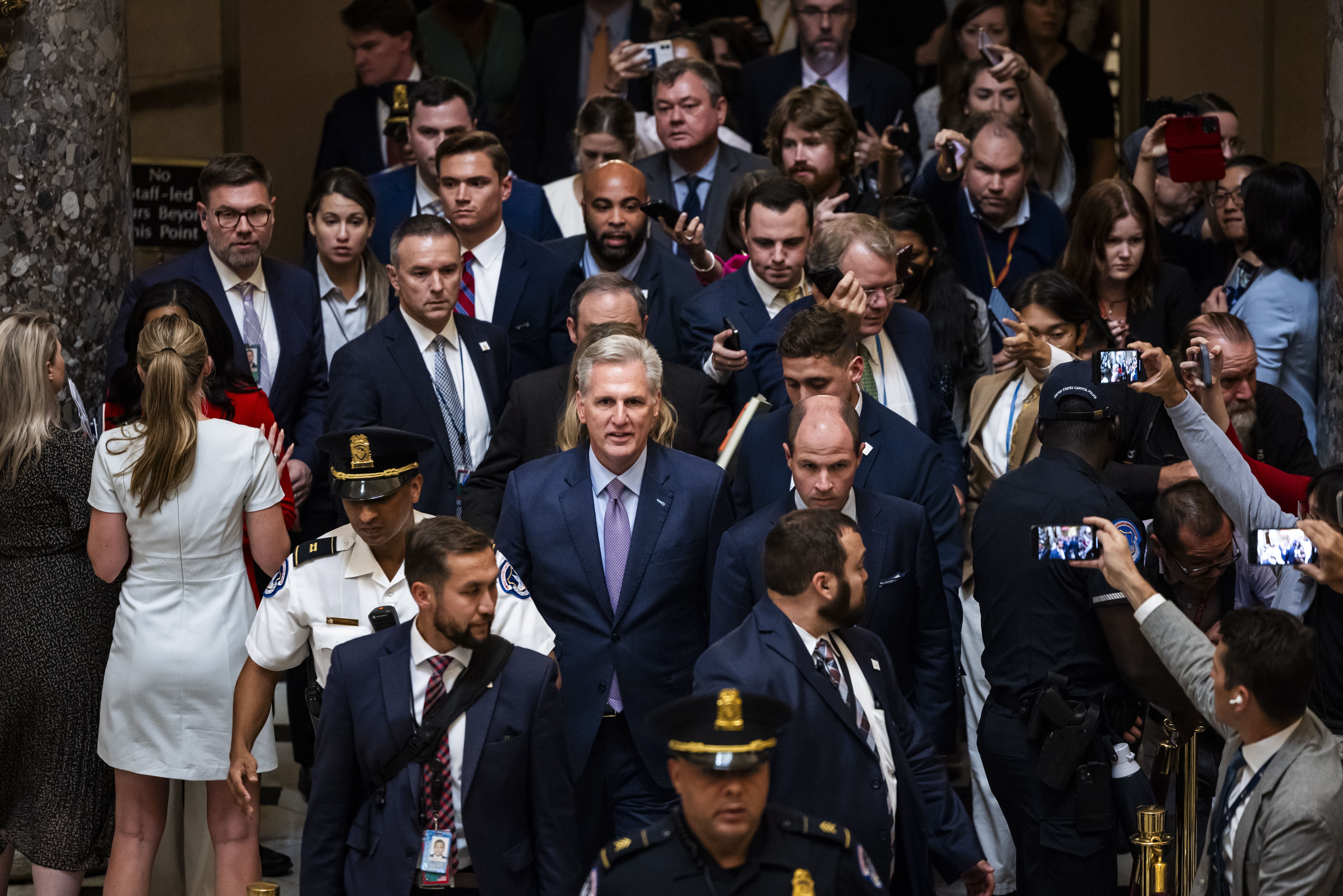 Washington (United States), 03/10/2023.- Former Speaker of the House Kevin McCarthy (C) walks back to his office after the House of Representatives voted to remove him from his leadership position at the US Capitol in Washington, DC, USA, 03 October 2023. House lawmakers voted to remove Kevin McCarthy as speaker, after Republican lawmaker from Florida Matt Gaetz had introduced a 'motion to vacate'. It is the first time in American history that lawmakers have removed a speaker of the house. EFE/EPA/JIM LO SCALZO
