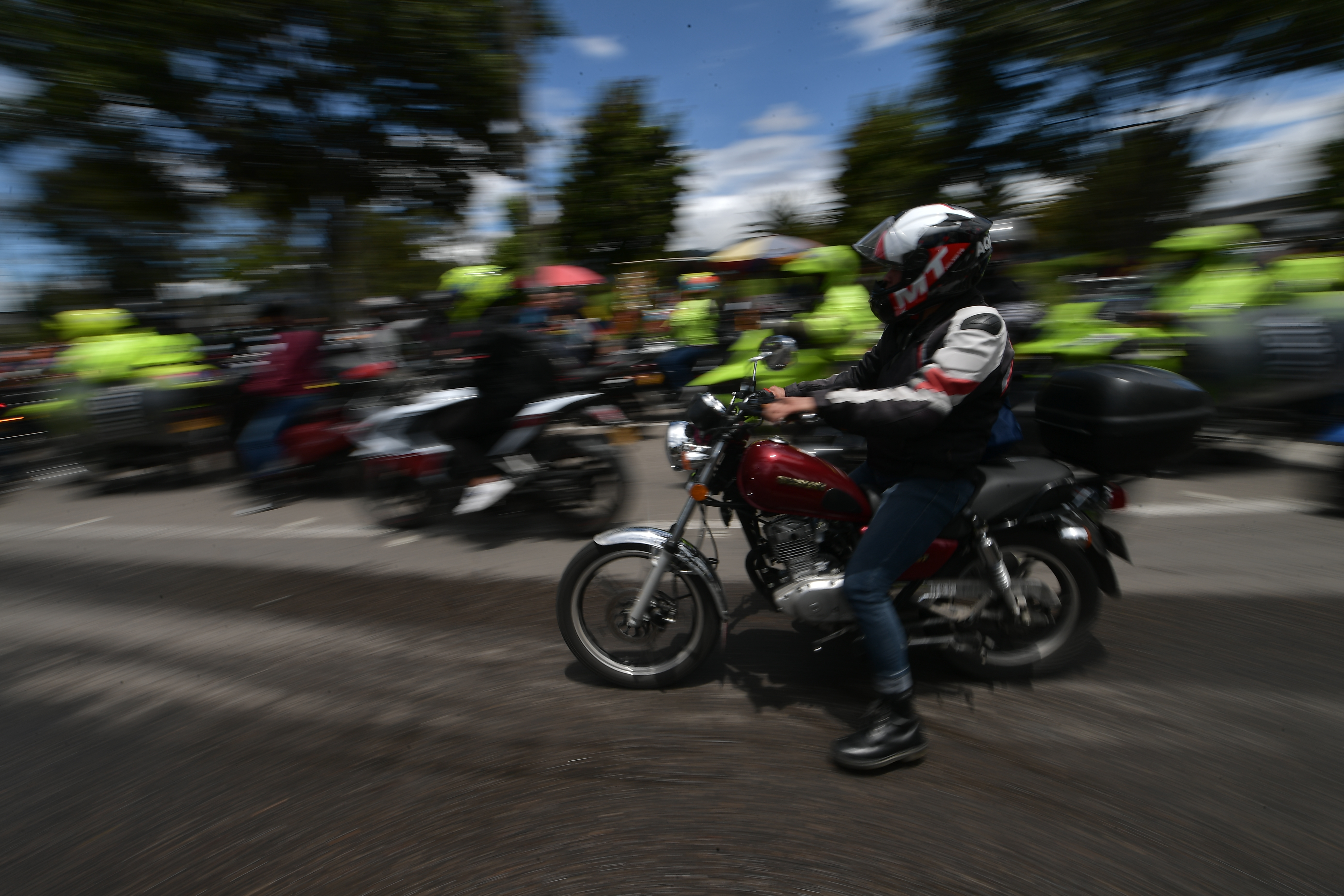 Protesta de motociclistas en Bogotá por las restricciones de parrillero impuestas por la Alcaldía de Bogotá