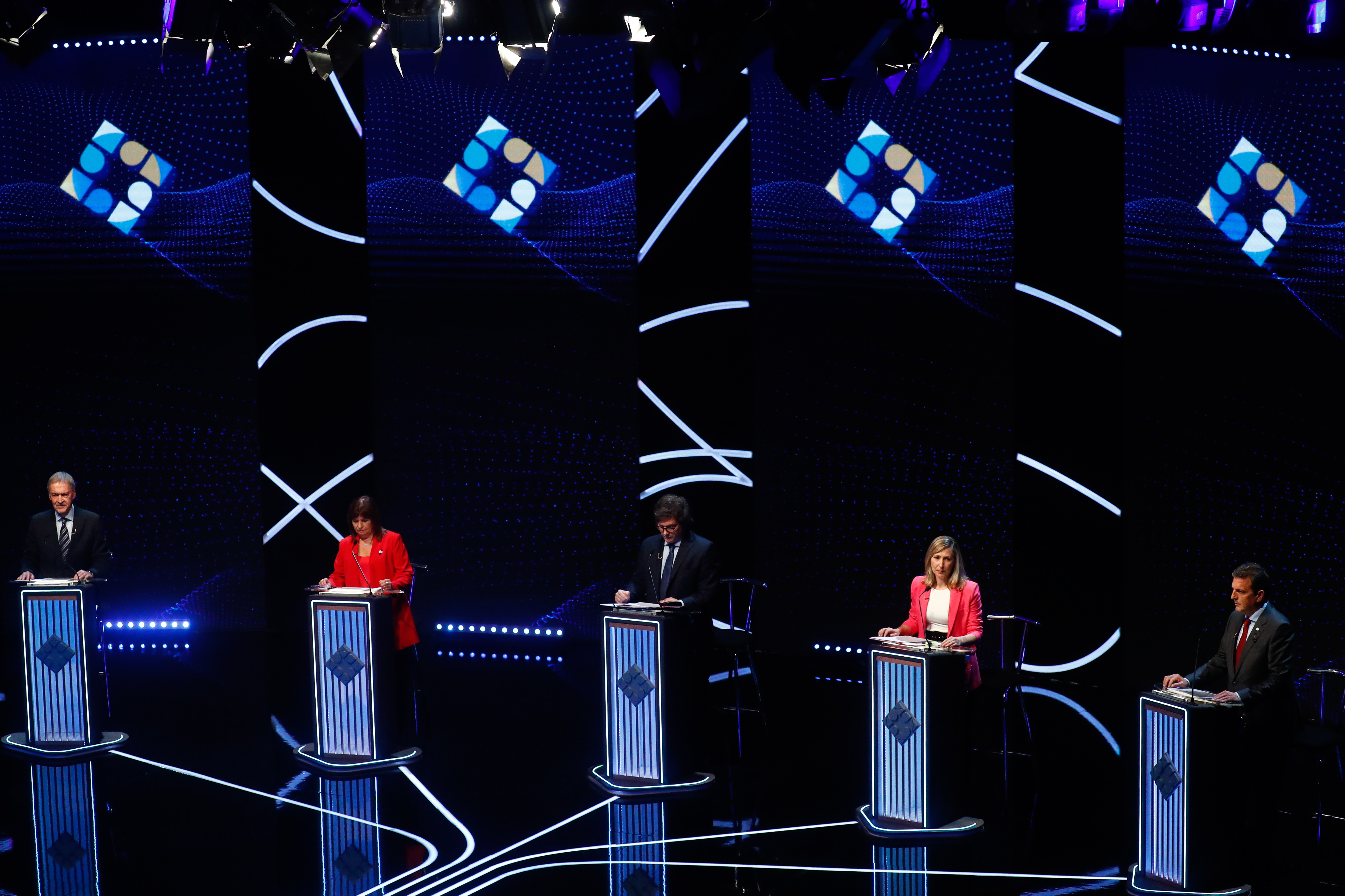 Pullas, negacionismo climático y guerra en Israel: el debate presidencial en Argentina
