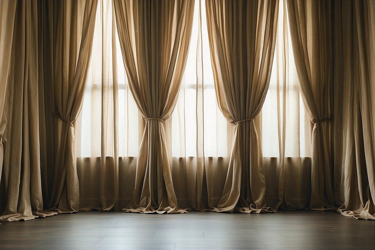¿Con qué frecuencia debo limpiar mis cortinas?