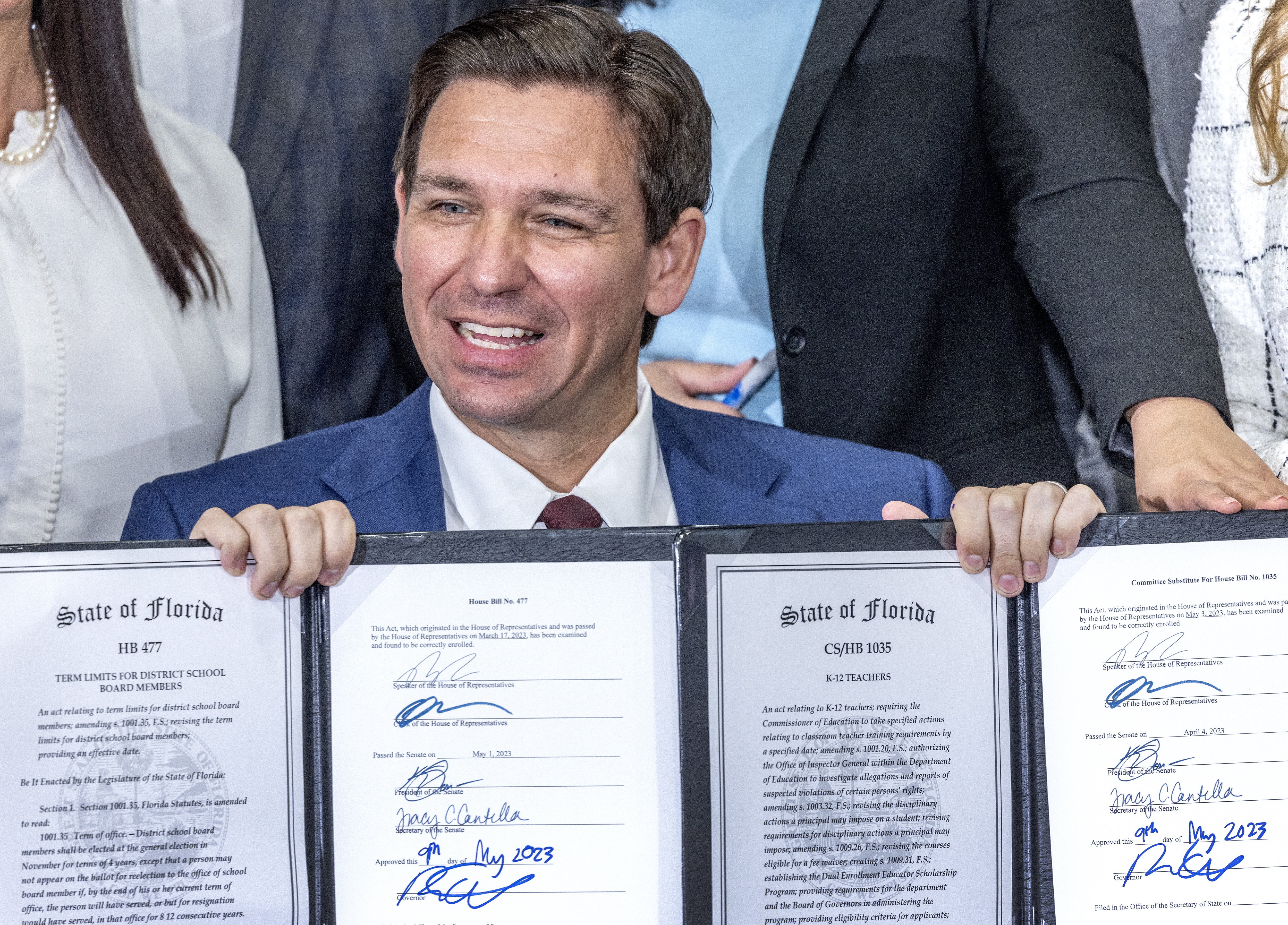 Ron DeSantis firma proyecto que acaba los estudios de diversidad racial en Florida