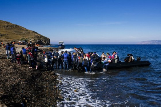 UE y Turquía llegan a controvertido acuerdo para expulsar a migrantes