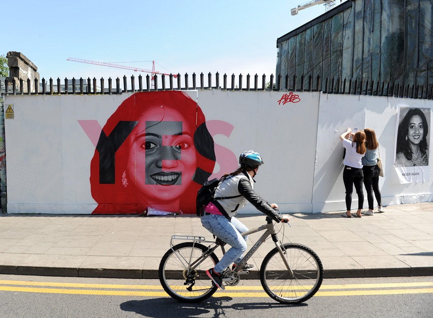 Irlanda vota a favor de reformar la legislación del aborto, según sondeos