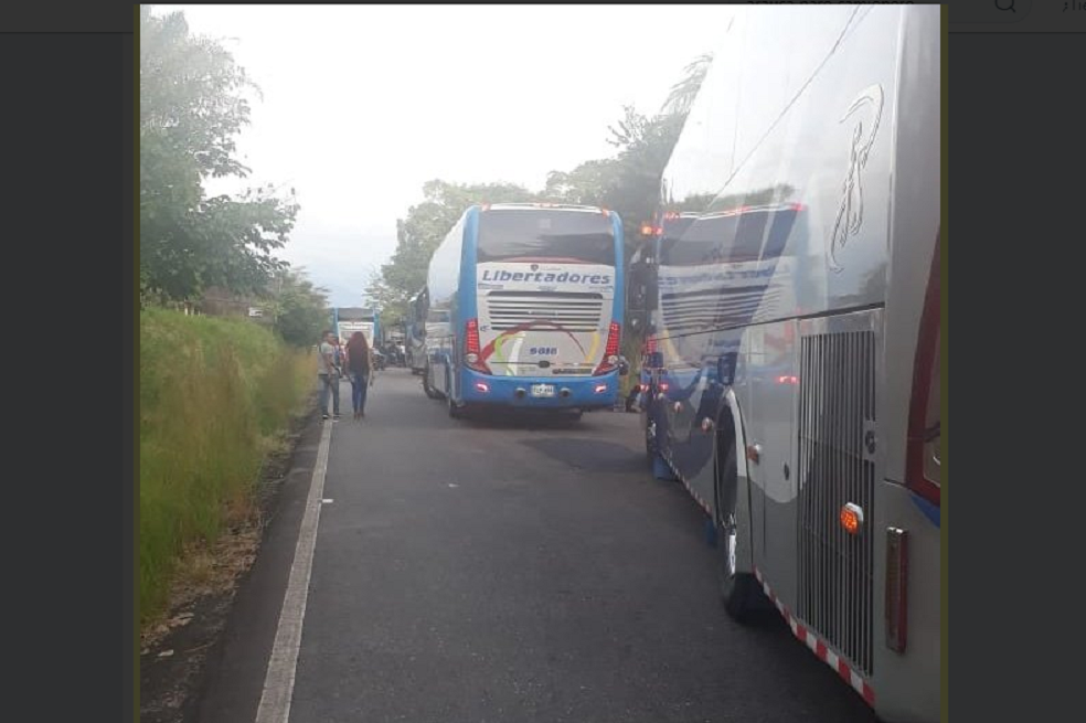 Paro camionero tiene incomunicado a Arauca con el país