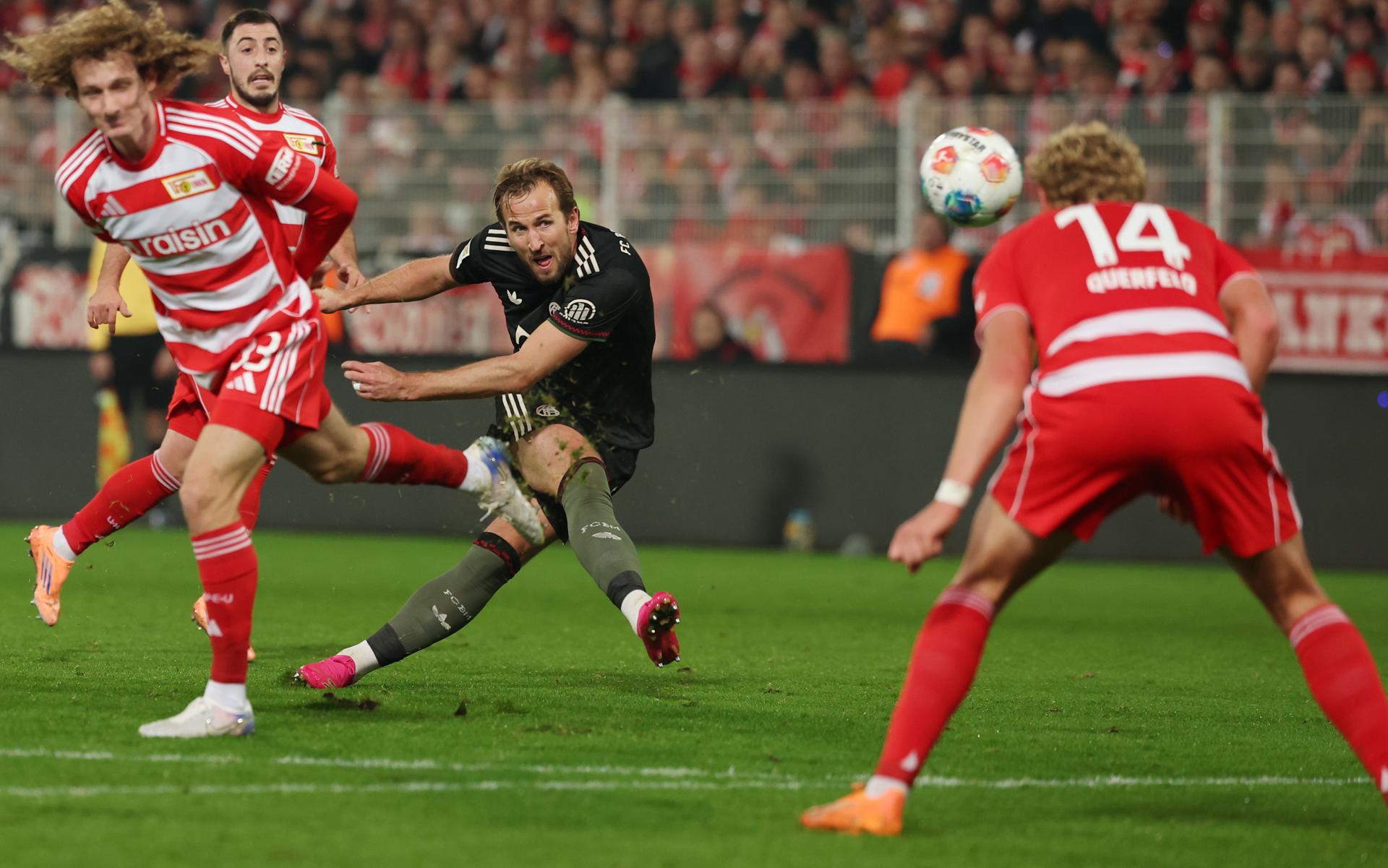 Berlin (Germany), 08/11/2025.- Harry Kane of Munich scores during the German Bundesliga soccer match between Union Berlin and Bayern Munich in Berlin, Germany, 08 November 2025. (Alemania) EFE/EPA/Filip Singer

