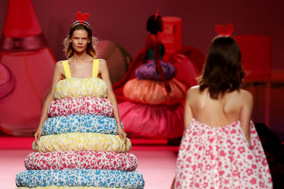 Ágatha Ruiz de la Prada y Teresa Helbig, la cuota de color y detalle en la Semana de la Moda de Madrid