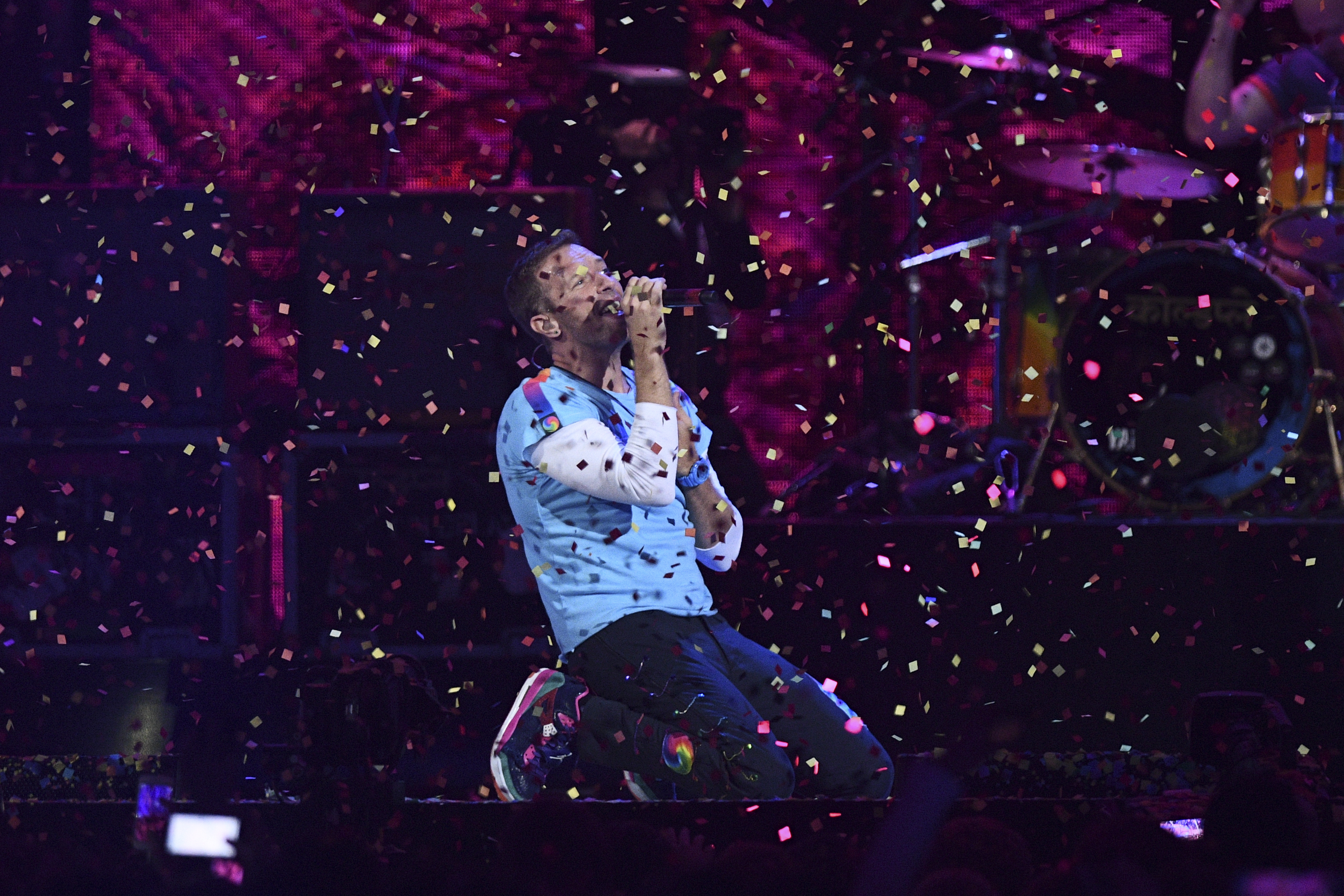 Coldplay revela el video de “People of the pride” del álbum “Music of the spheres”