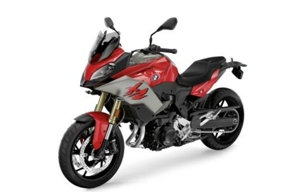 BMW F 900 XR.Cortesía.Por su parte, la F 900 XR es anunciada como una moto “capaz de dominar jocosamente las competencias esenciales del segmento Adventure Sport”. Así mismo, entrega una dinámica de conducción deportiva combinada con una ergonomía erguida parecida a la GS, su excelente idoneidad para trayectos largos y con acompañante y un diseño característico.