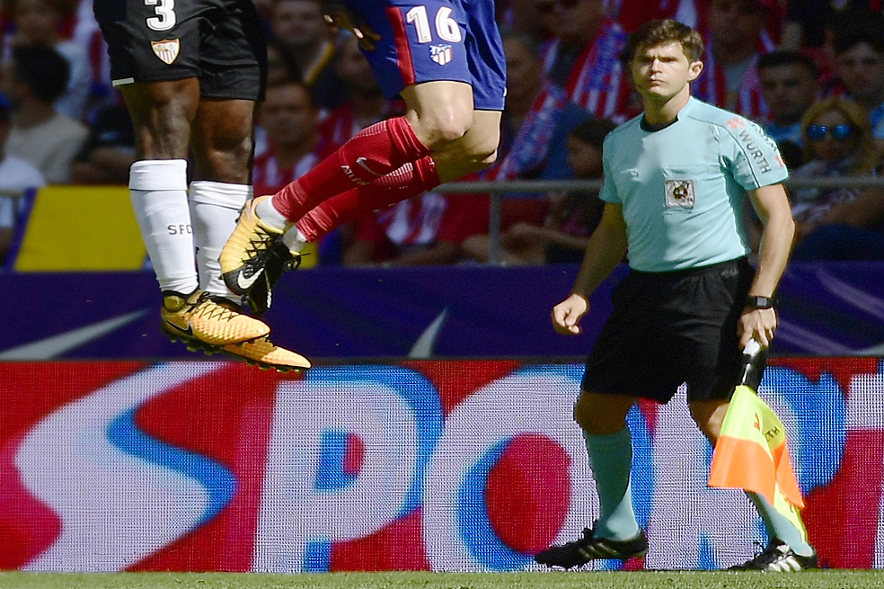 Un cirujano pasa del quirófano a arbitrar un partido del Real Madrid