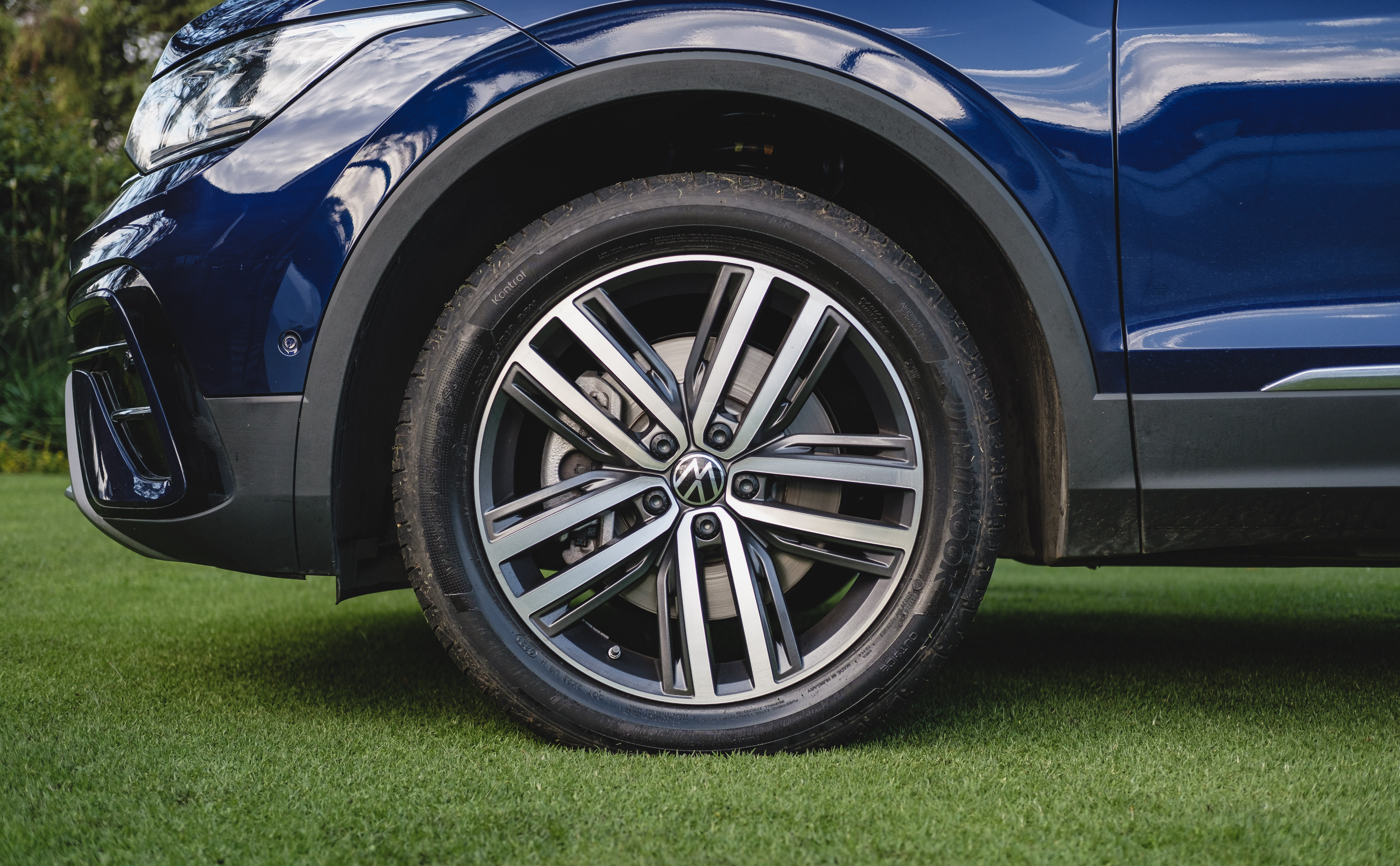 Volkswagen Tiguan incorpora rines de 19 pulgadas.