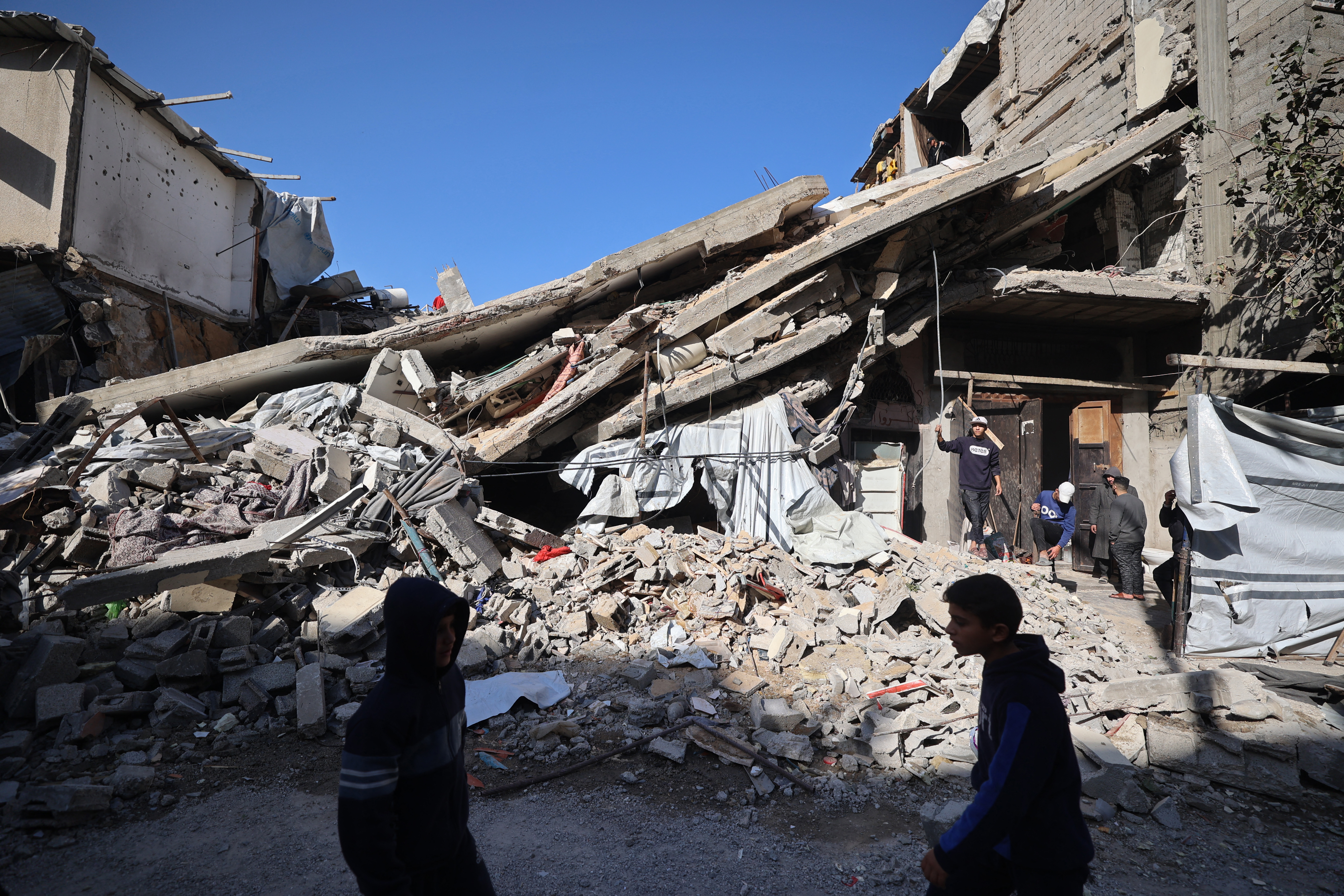 Van 13 muertos por ataques israelíes en Gaza: Hamás acusa a Israel de romper la tregua