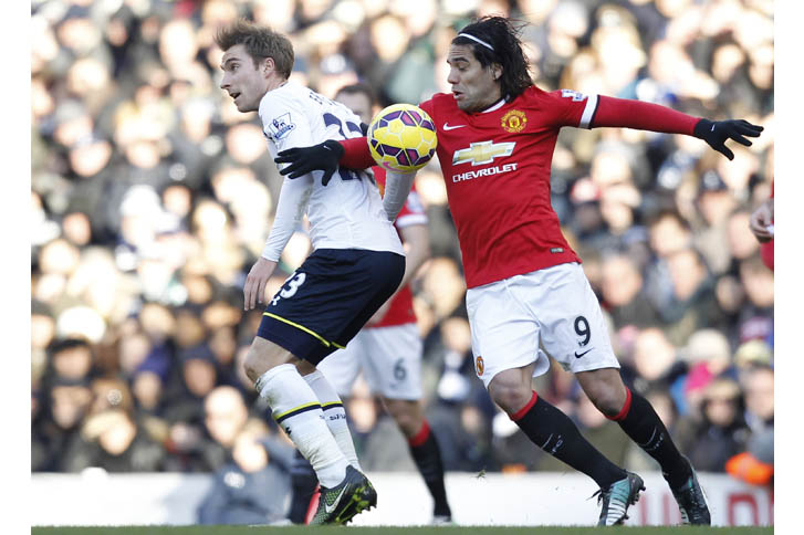 Falcao completó su segundo juego en Premier en el empate sin goles del Manchester