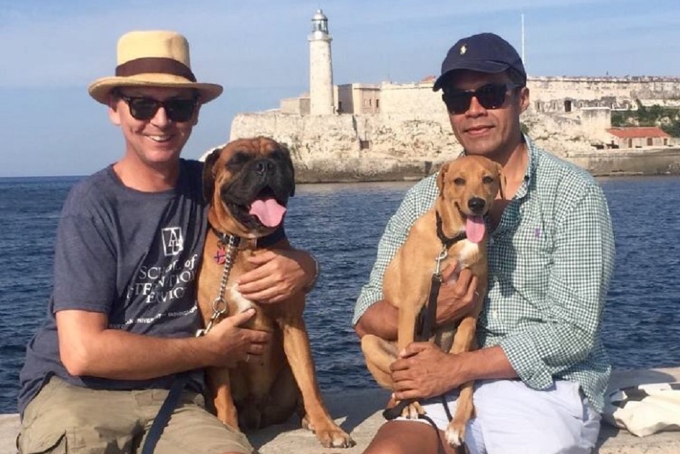 ¿Cómo hace con sus perros cuando lo cambian de misión?