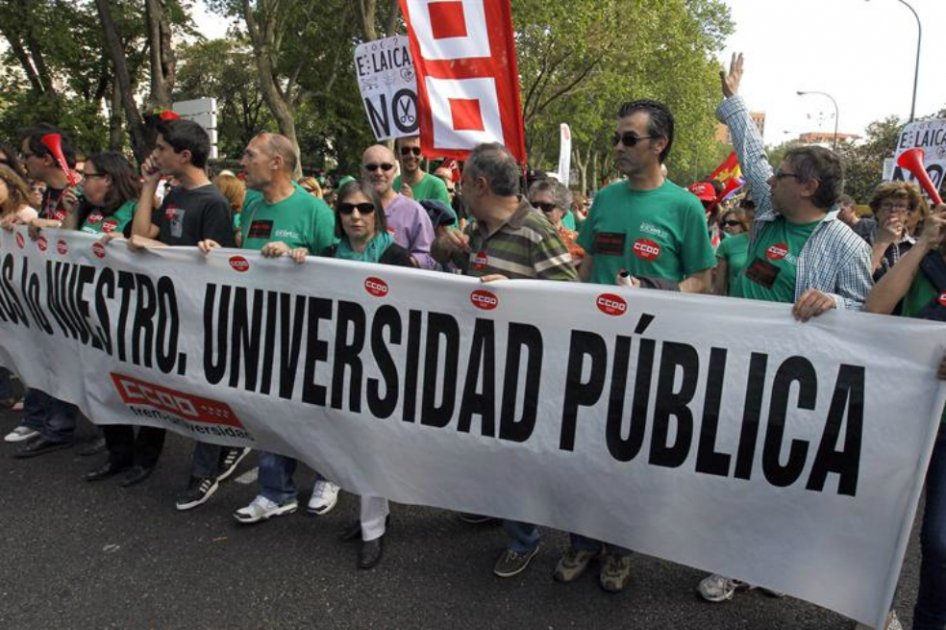 Miles de personas se manifiestan en España contra los recortes en educación
