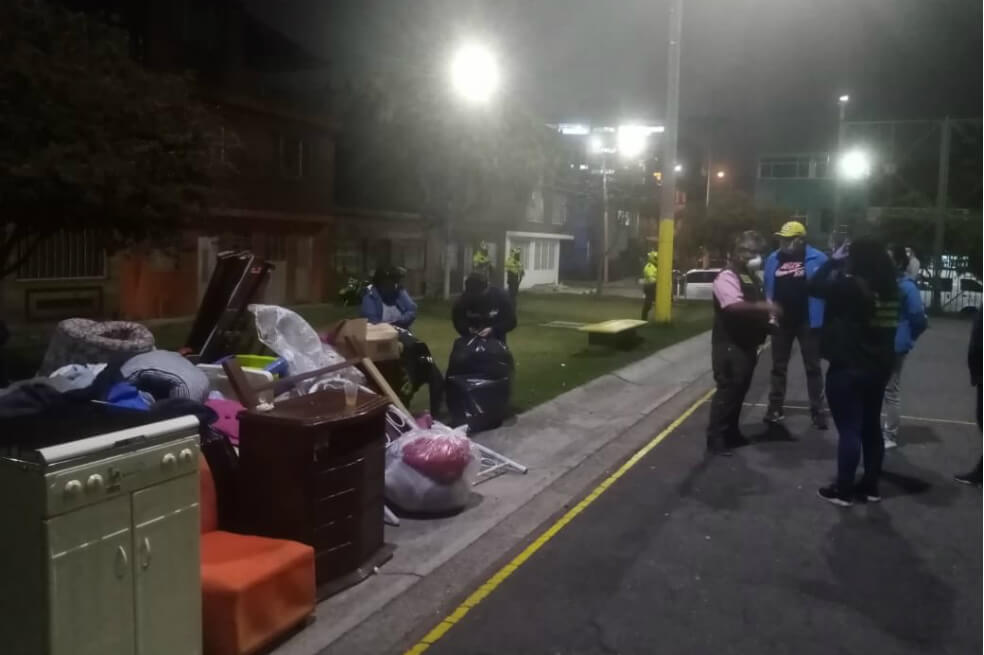 Cuarentena en Bogotá: sacaron a la calle a dos adultos mayores por no pagar el arriendo
