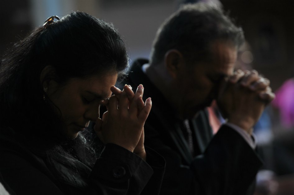 Entre las oraciones y el dolor, madre del grafitero lo recuerda cinco años después de su muerte